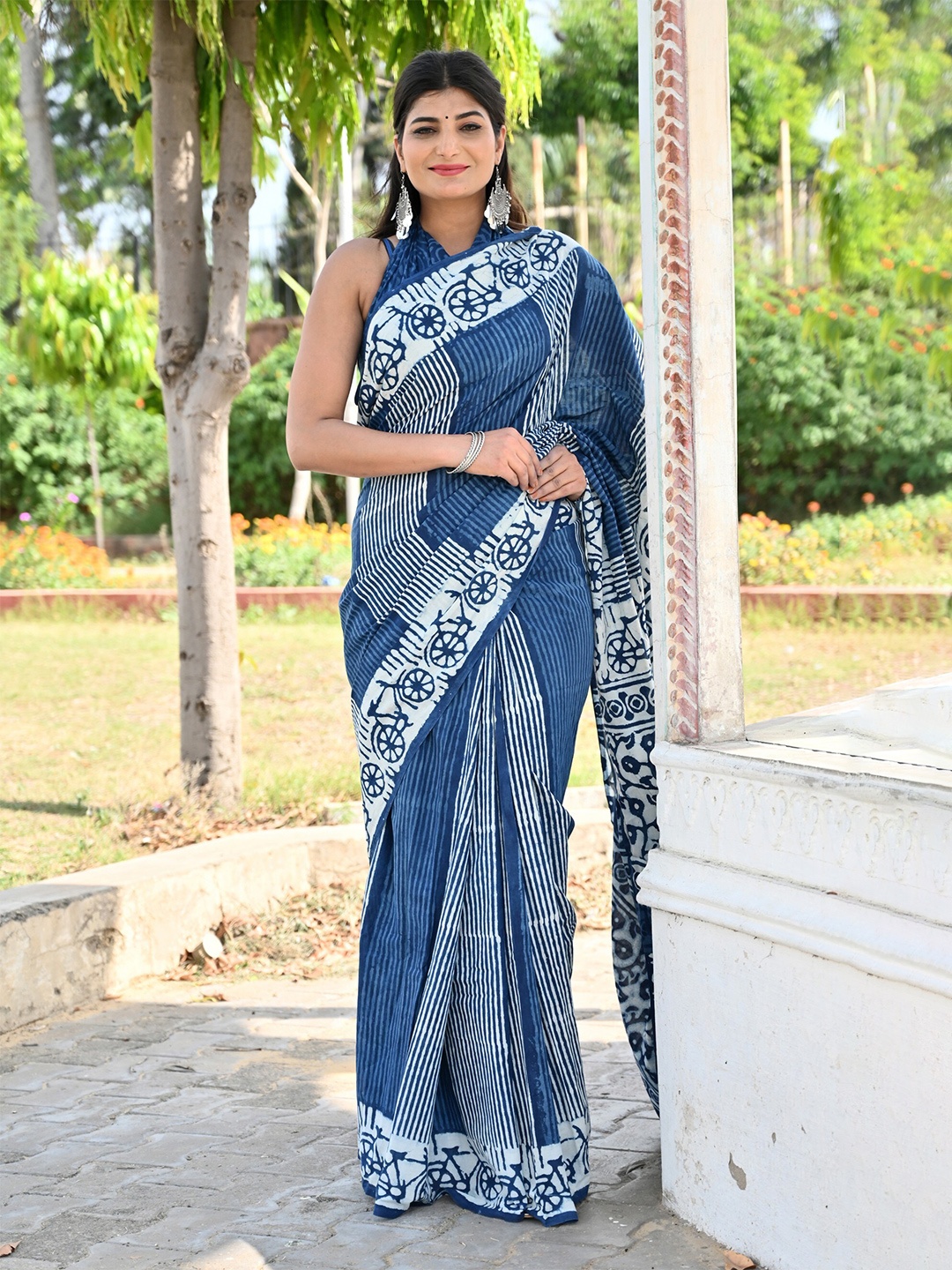 

KALINI Striped Pure Cotton Saree, Blue