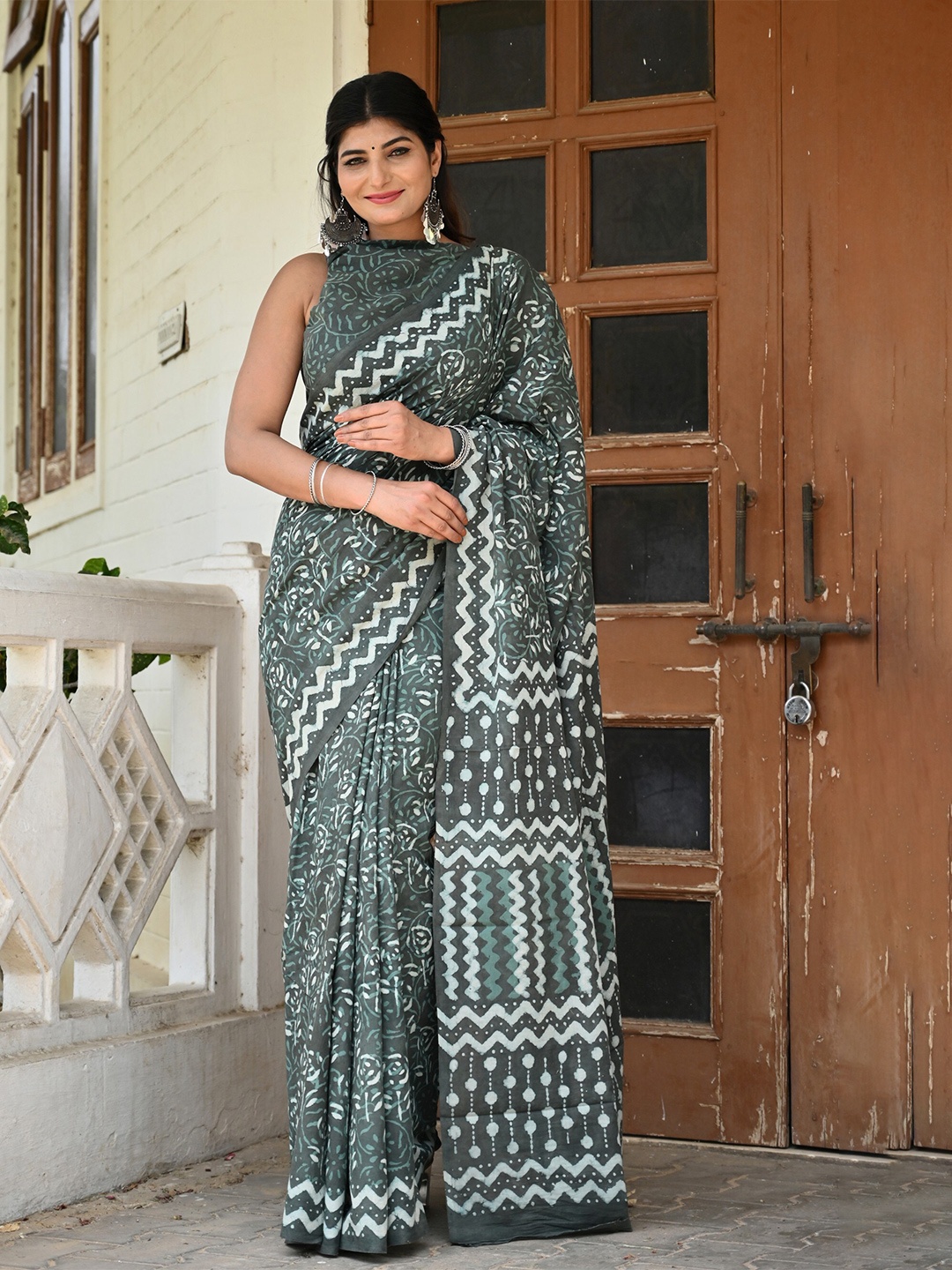 

KALINI Ethnic Motifs Block Printed Pure Cotton Saree, Green