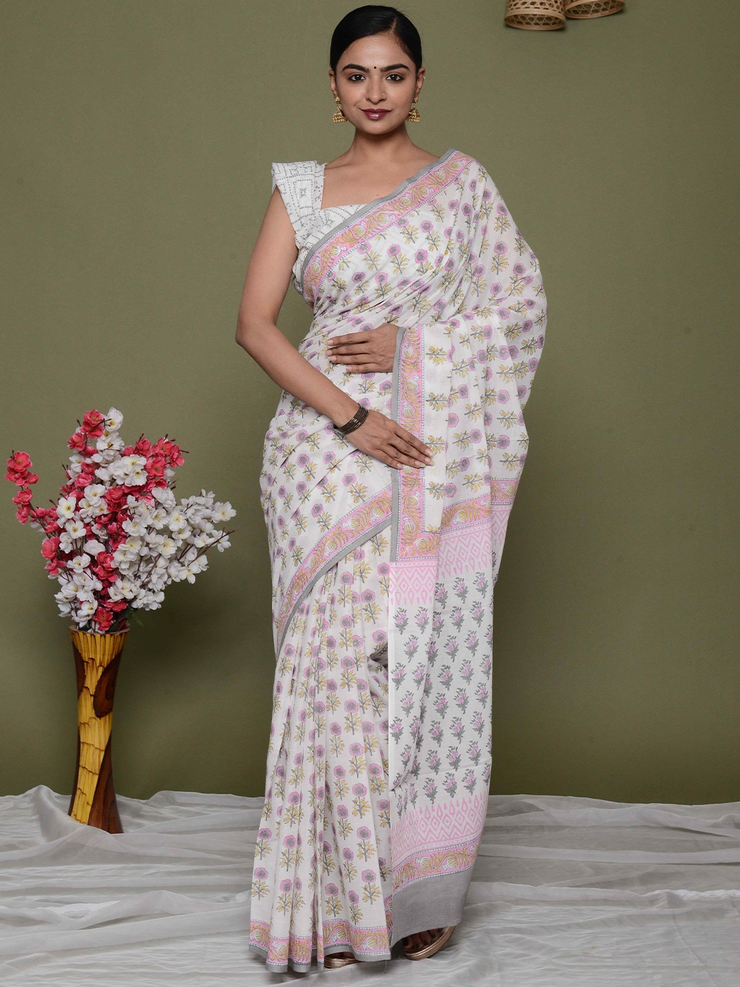 

KALINI Floral Printed Pure Cotton Saree, Pink