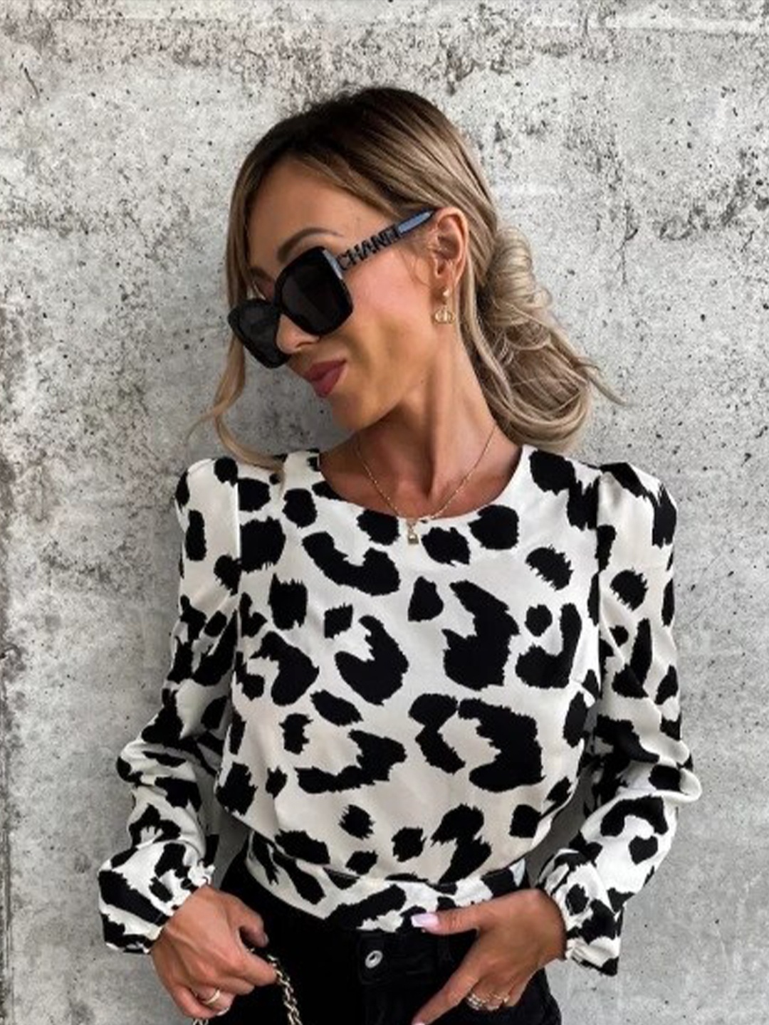 

StyleCast White Animal Printed Puff Sleeves Top