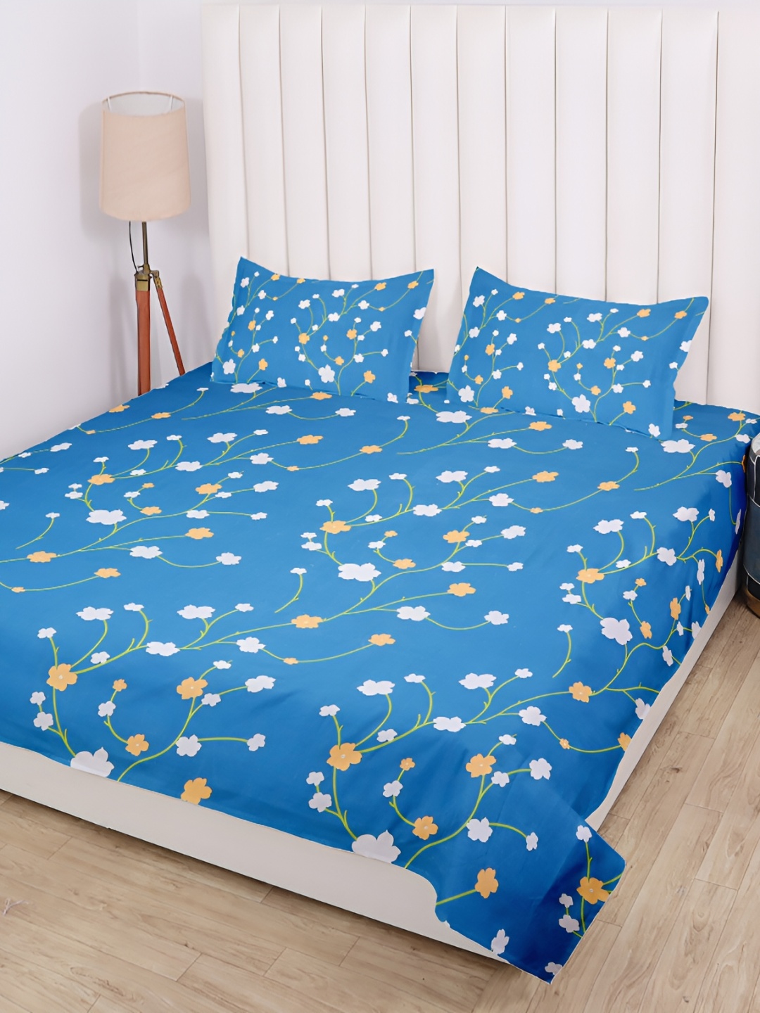 

RD TREND Blue & White Floral Cotton 210 TC King Bedsheet With 2 Pillow Covers