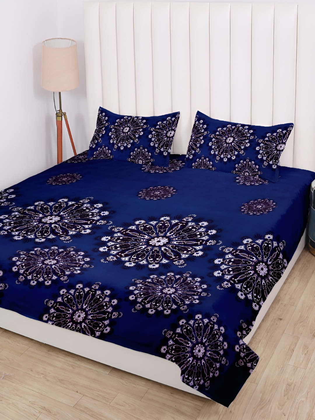 

RD TREND Blue & White Floral Cotton 210 TC King Bedsheet With 2 Pillow Covers