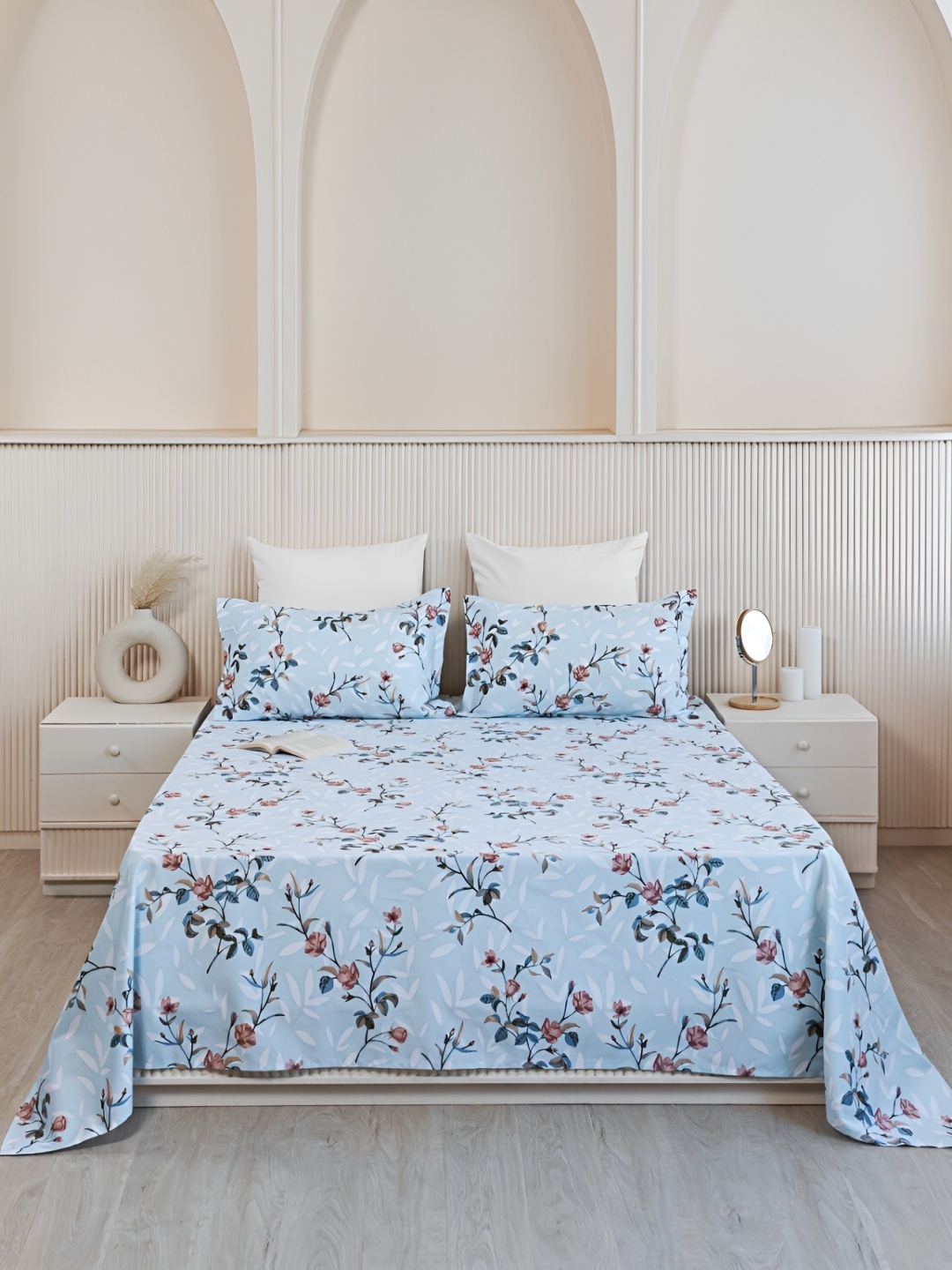 

HOMEMONDE Blue & White Floral Cotton 210 TC King Bedsheet with 2 Pillow Covers