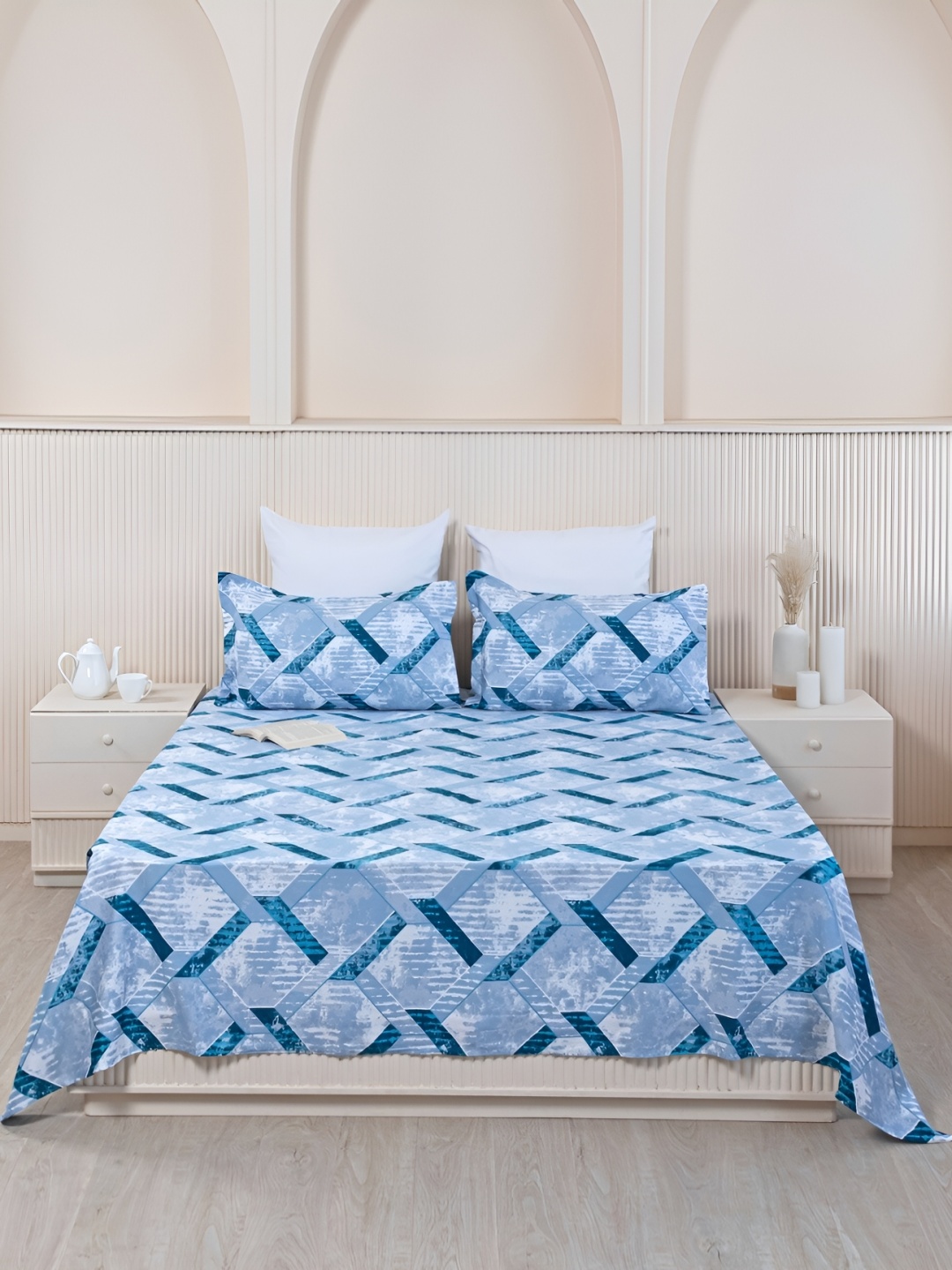 

HOMEMONDE Blue & White Geometric 210 TC Single Bedsheet with Pillow Cover