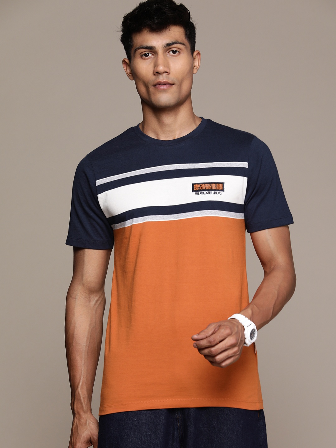 

Roadster Men Colourblocked T-shirt, Navy blue