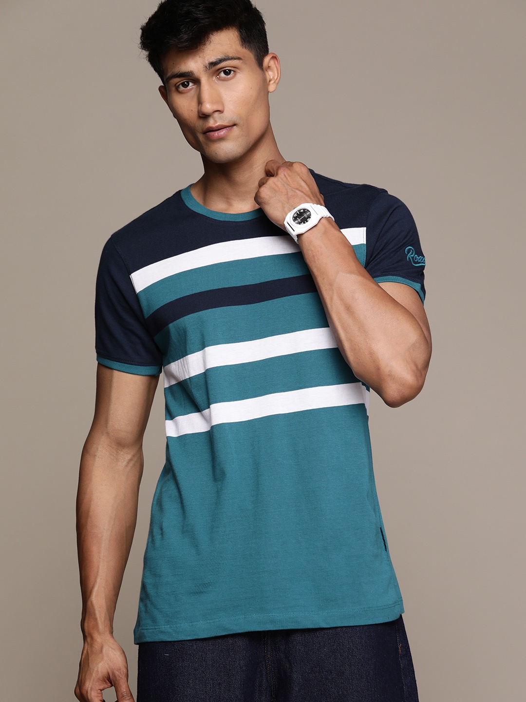 

Roadster Men Colourblocked T-shirt, Navy blue