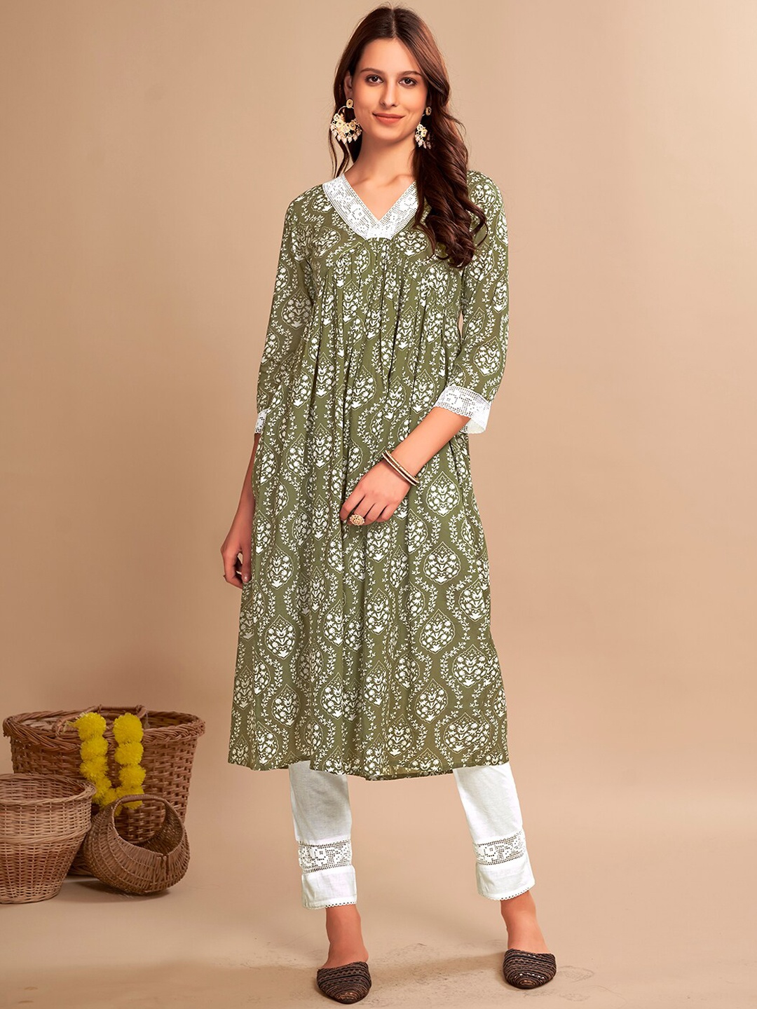 

Anouk Floral Printed V-Neck Pure Cotton Kurta with Trousers, Green