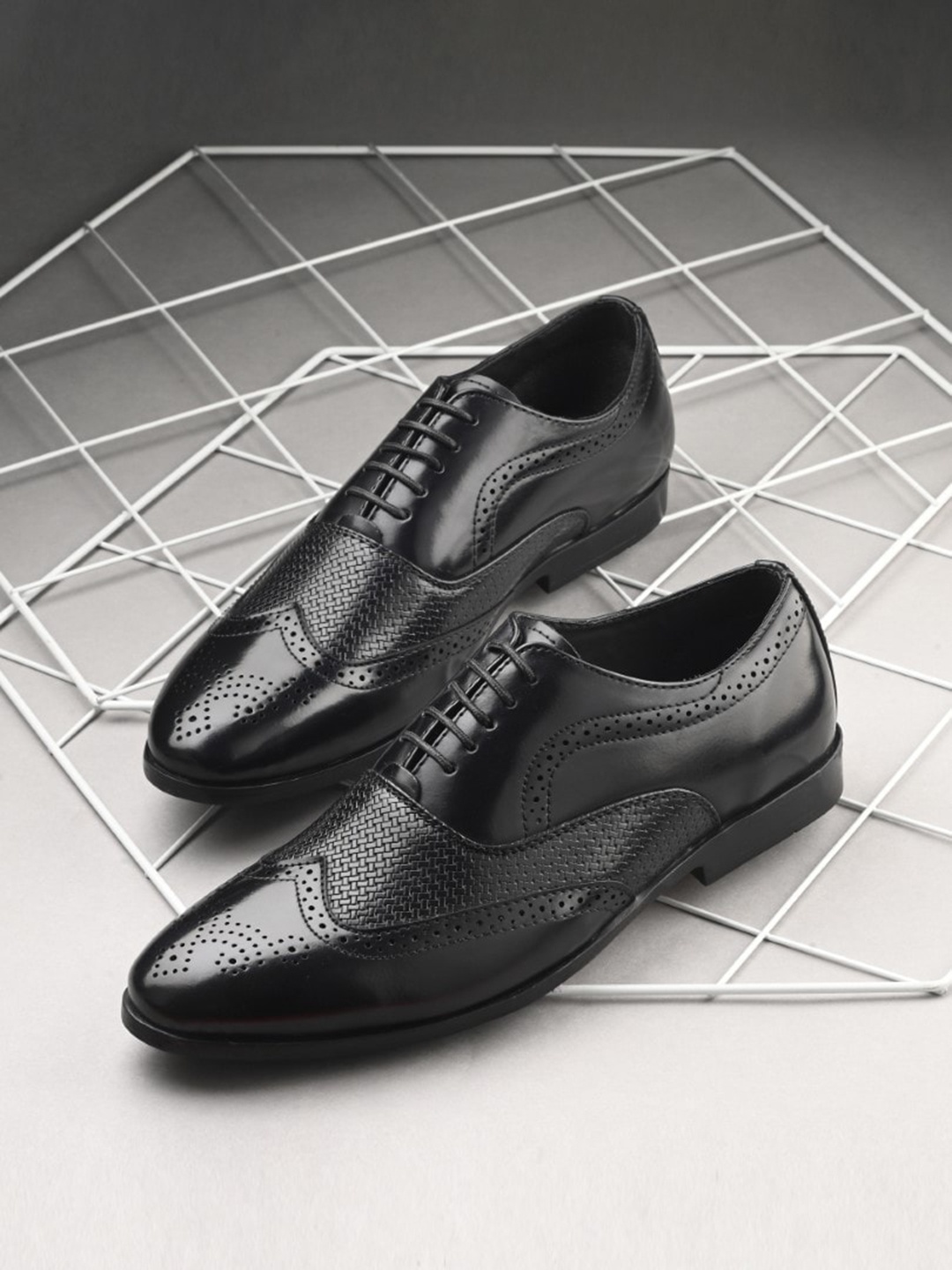 

House of Pataudi Men Textured Formal Oxford Shoes, Black