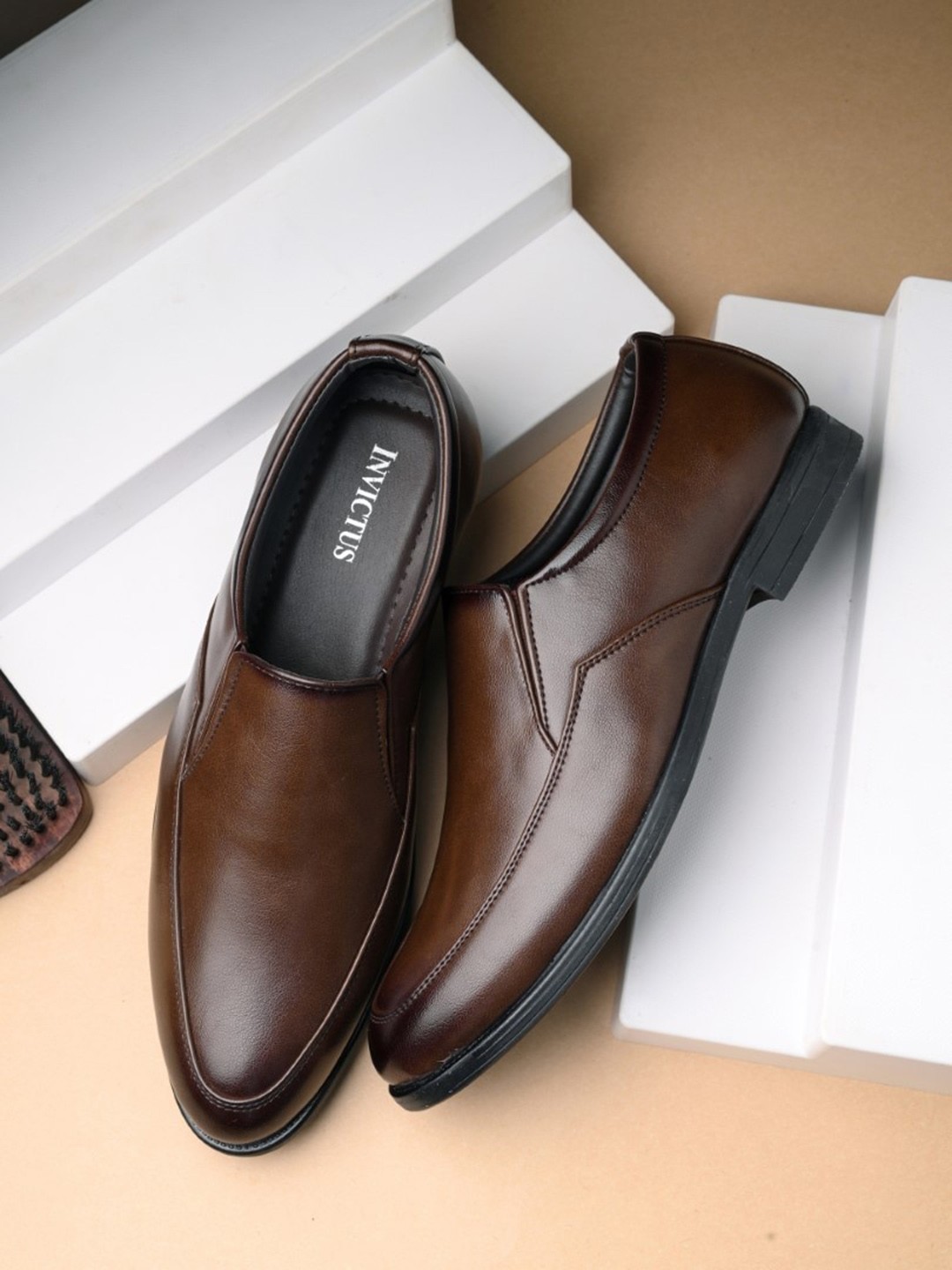 

INVICTUS Men Textured Formal Slip-on Shoes, Brown