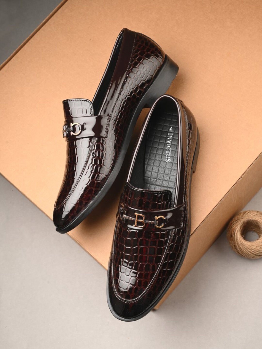 

INVICTUS Men Textured Buckel Detail Formal Loafers, Brown