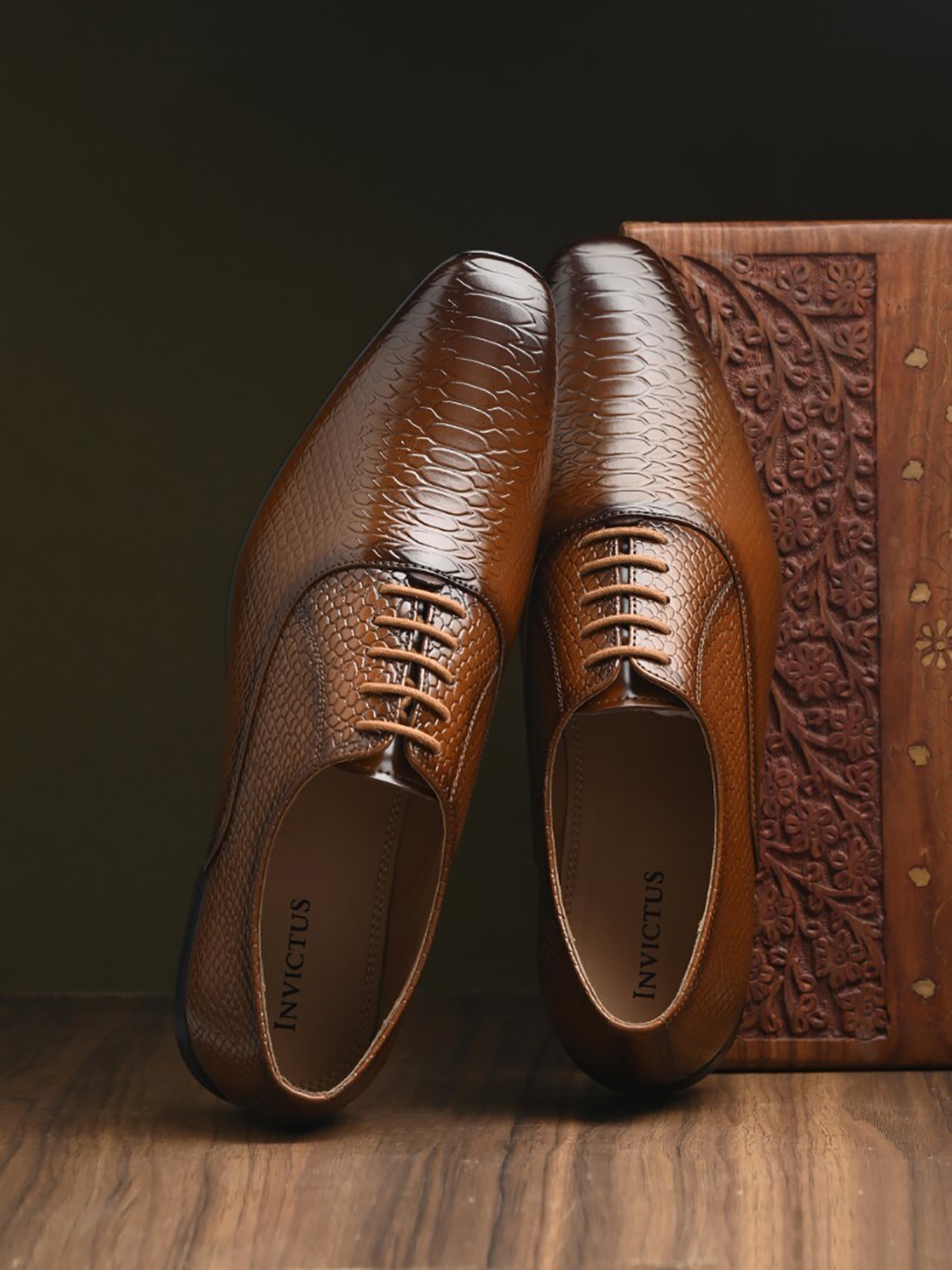 INVICTUS Men Textured Formal Oxfords, Tan