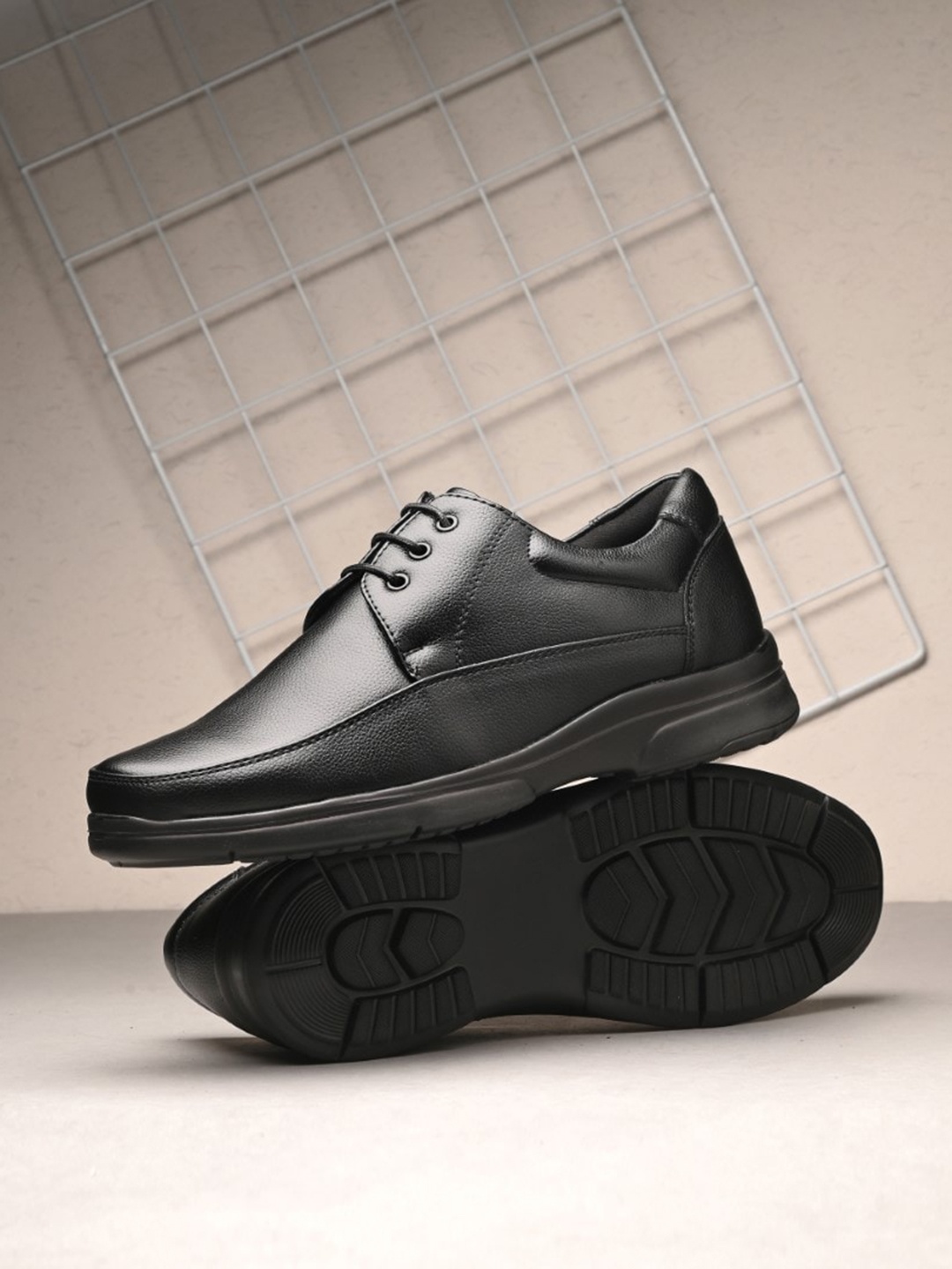 

San Frissco Men Square Toe Comfort-fit Lightweight Formal Derbys, Black