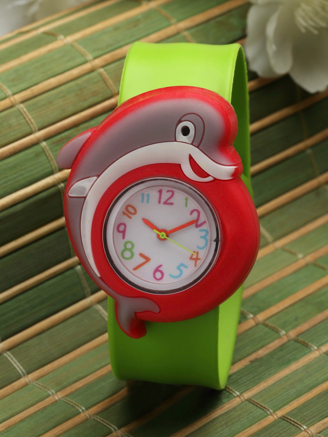

Stoln Kids Dolphin Shaped Analog Watch, Green