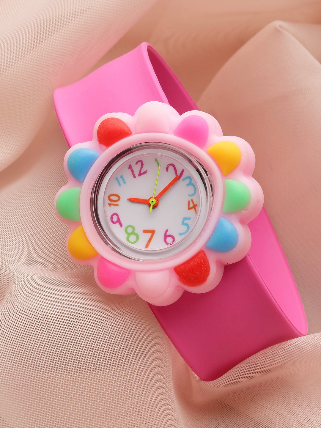 

Stoln Kids Printed Dial & Bracelet Style Straps Analogue Watch 18744-1-23-C-20005057, Fuchsia