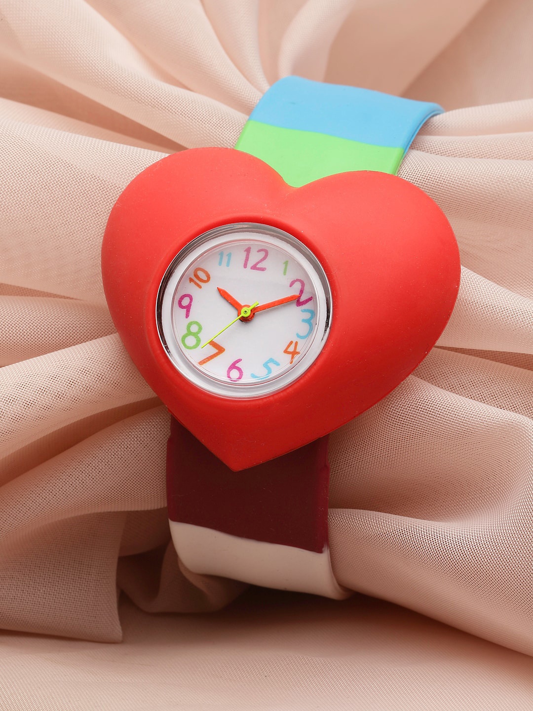 

Stoln Kids Heart Shaped Slap Stick Analogue Watch 18744-1-23-E-20005057, Red