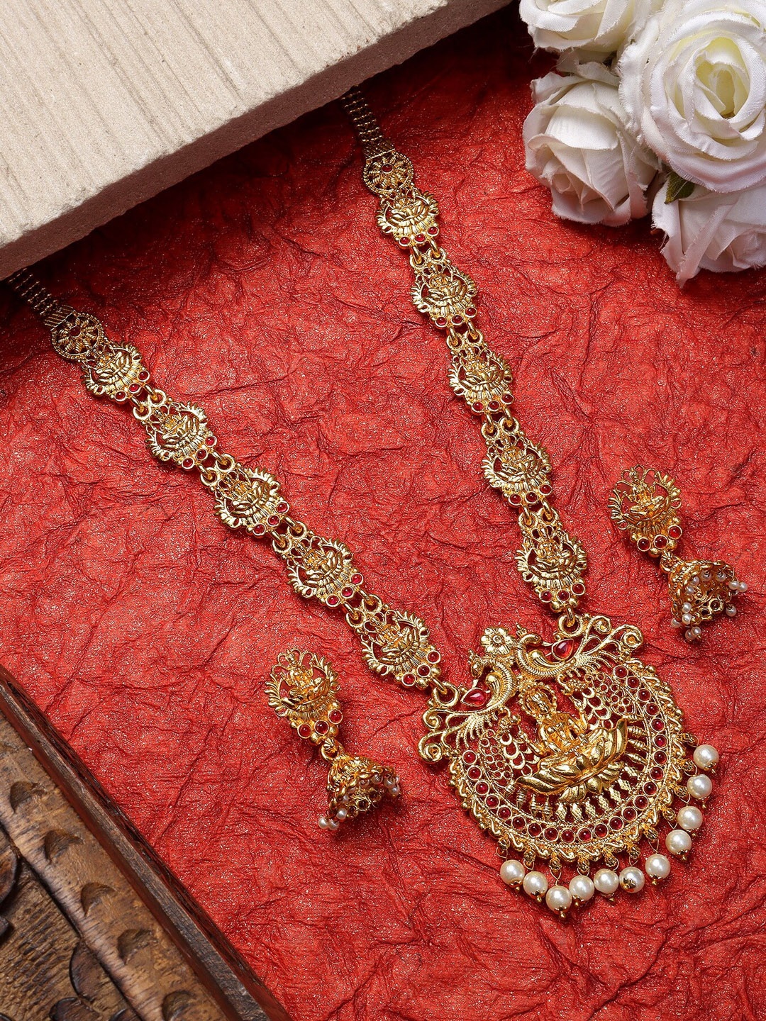 

AARSHVI Gold-Plated Stone Studded & Beaded Jewellery Set