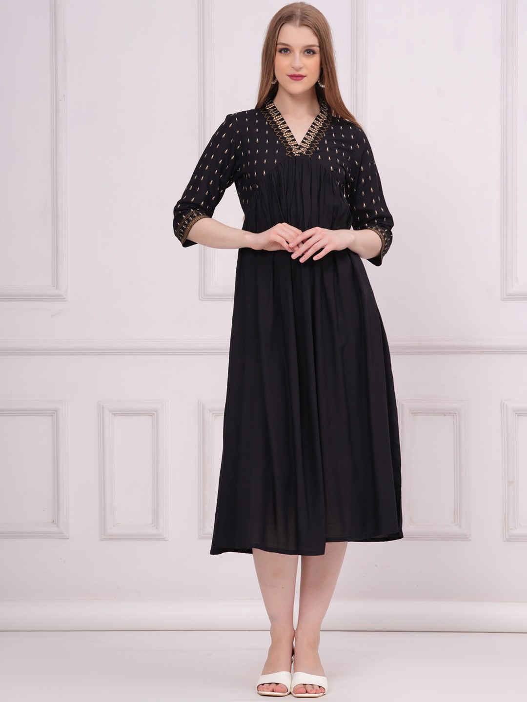 

INDIANIC Ethnic Motifs Printed Empire A-Line Kurta, Black