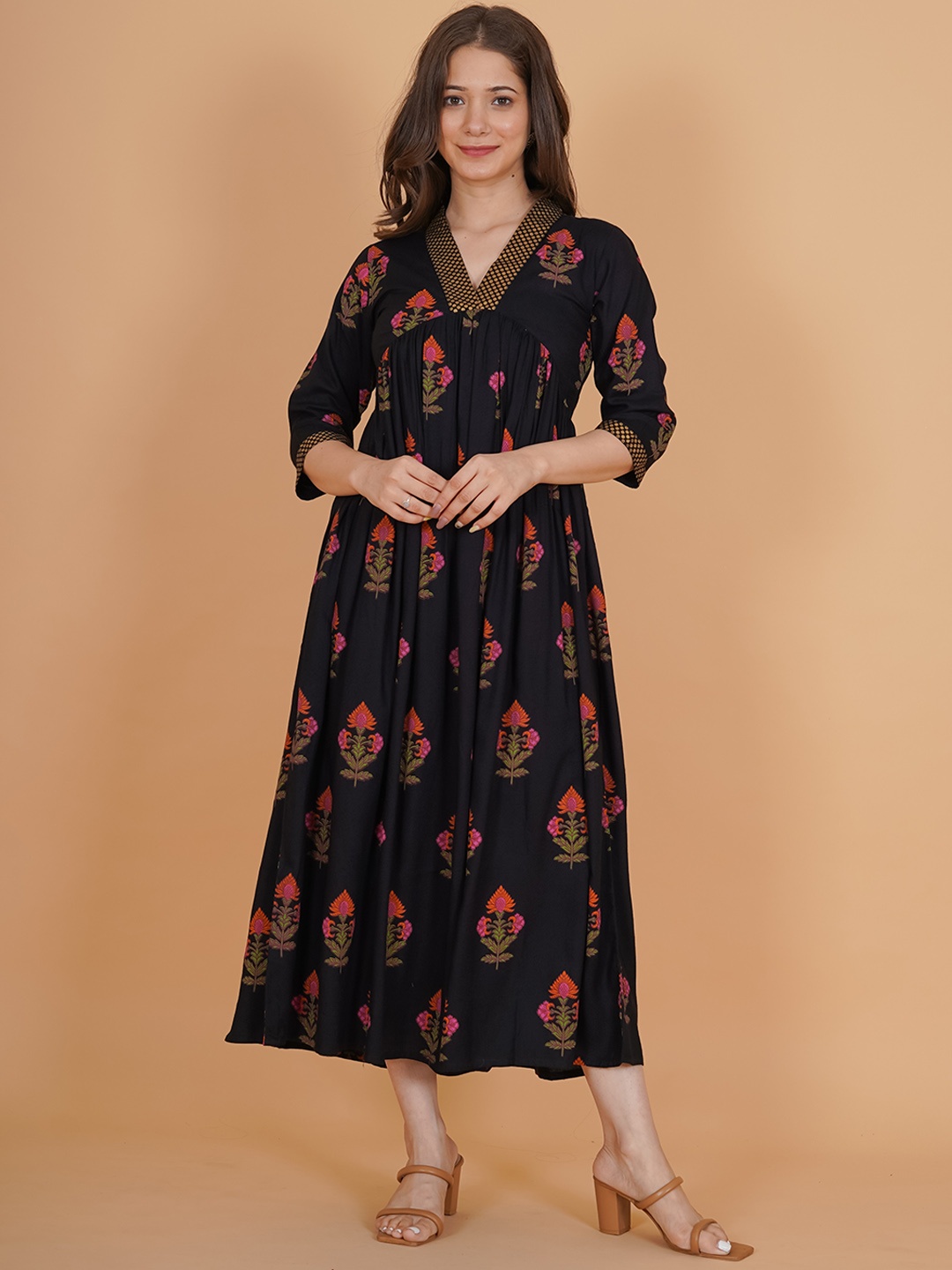 

INDIANIC Floral Printed A-Line Kurta, Black