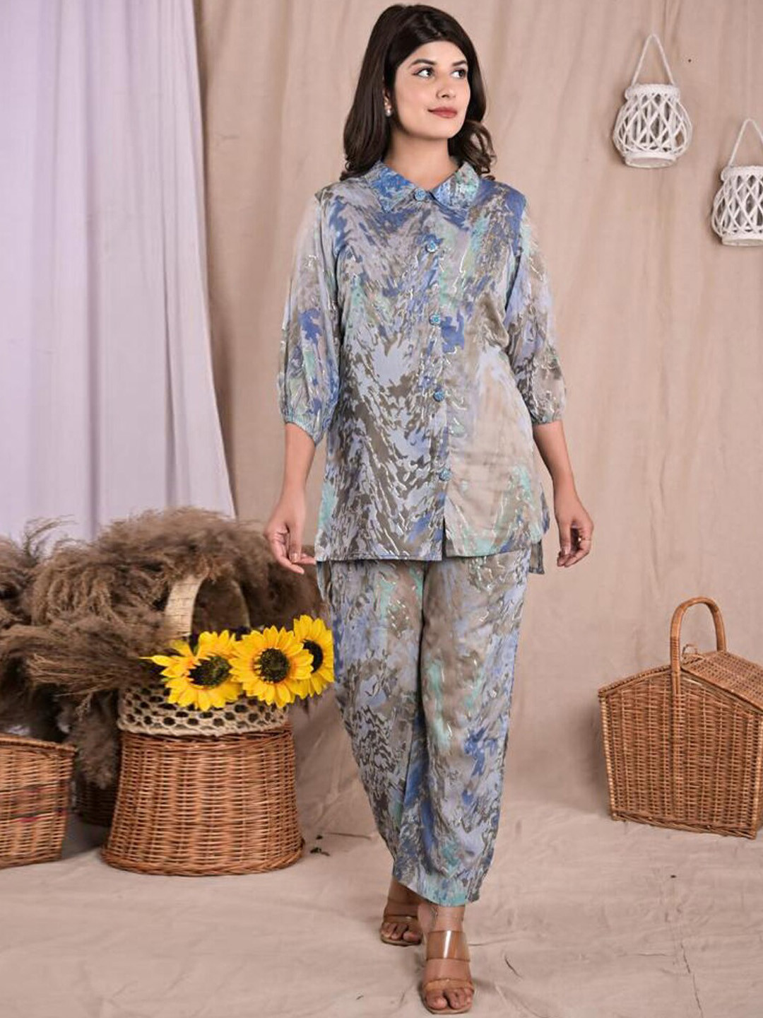 

Readiprint Fashions Women Abstract Print Shirt Collar Cotton Tunic & Palazzos Co-Ords, Grey