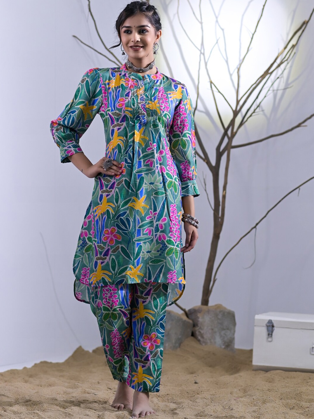 

Readiprint Fashions Women Floral Printed Kurta With Trouser, Green