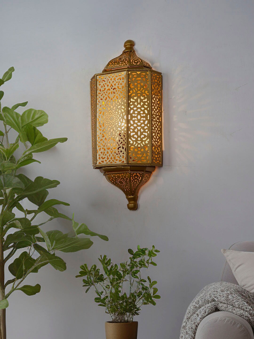 

Fos Lighting Yellow Metal Textured Wall Lamp