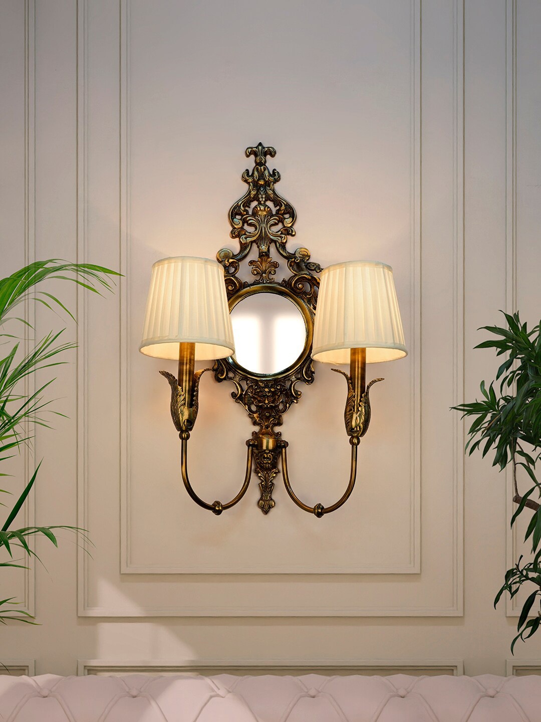 

Fos Lighting Gold-Toned & White Textured Aluminium Traditional Frustum Shaped Wall Lamp