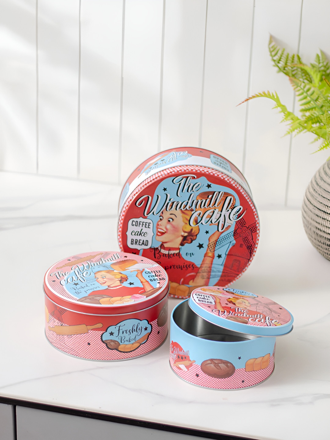 

THEDECORKART Red & Pink Metal Food Container