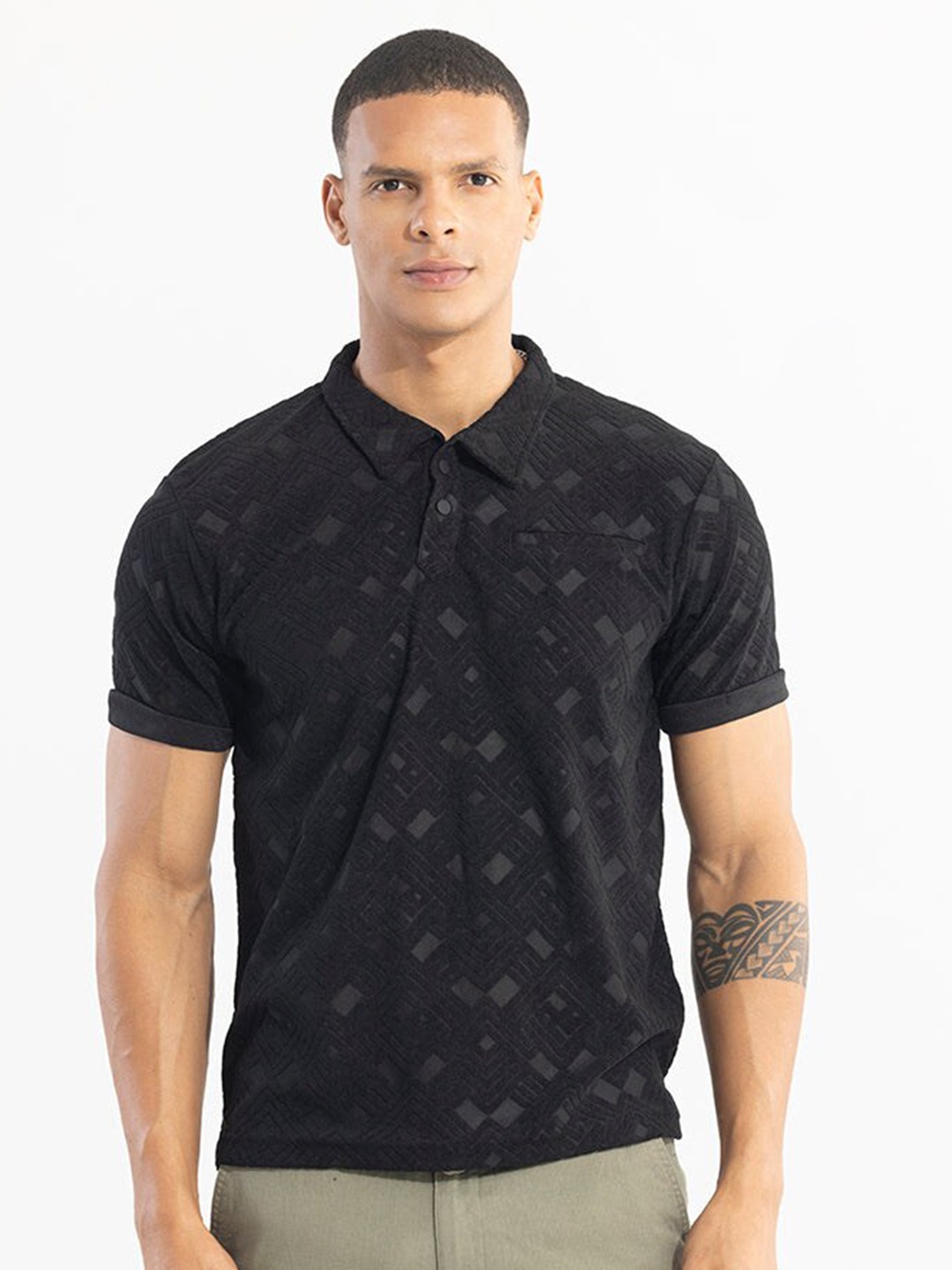 

Snitch Black Geometric Printed Polo Collar T-shirt