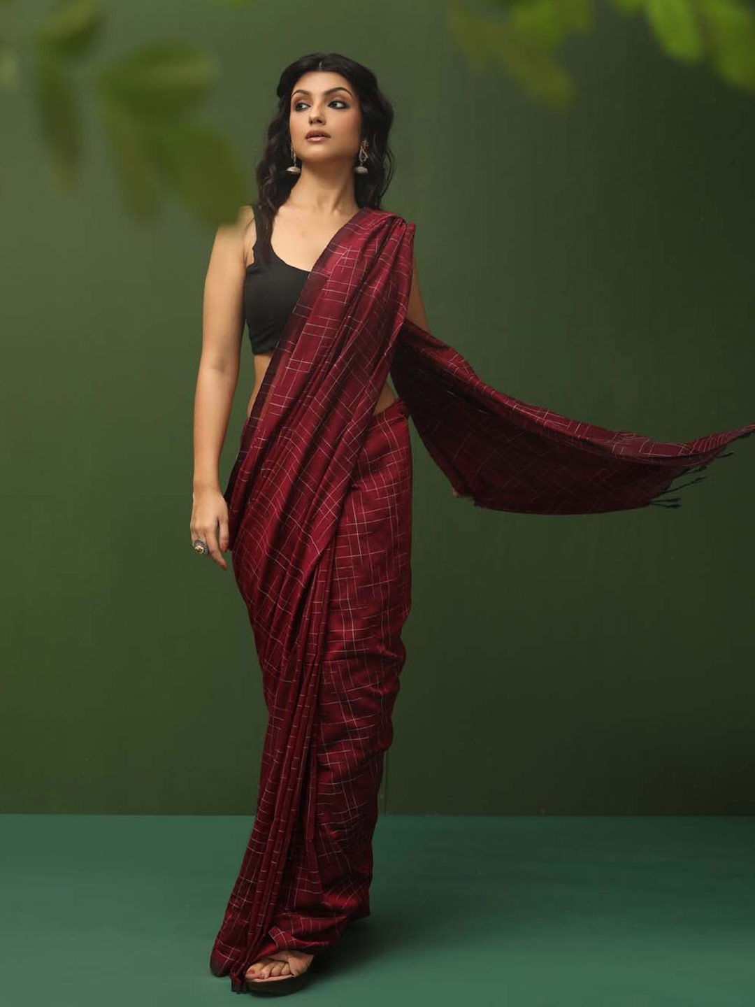 

Indethnic Checked Saree, Maroon