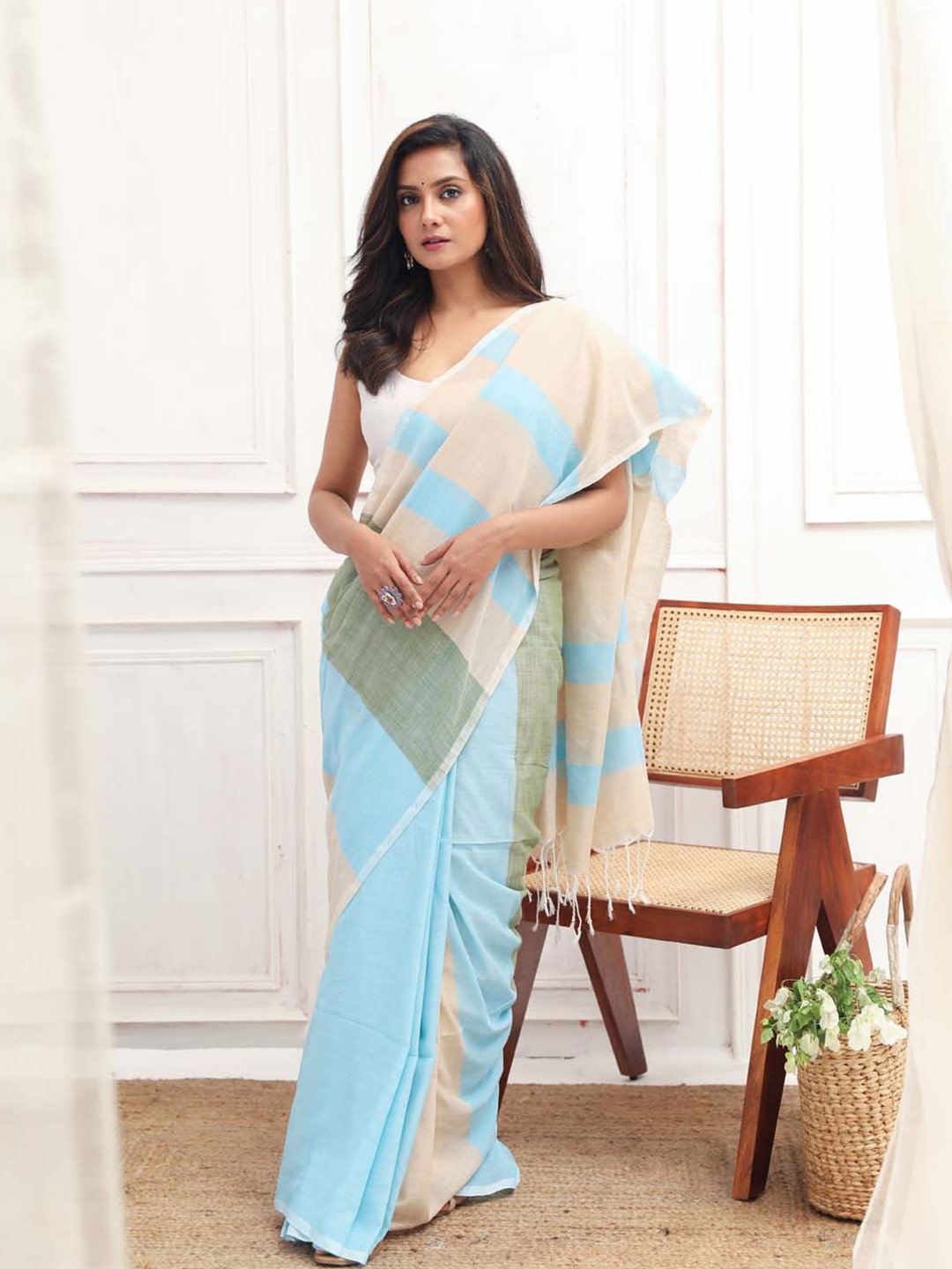 

Indethnic Colourblocked Tasseled Pure Cotton Saree, Blue