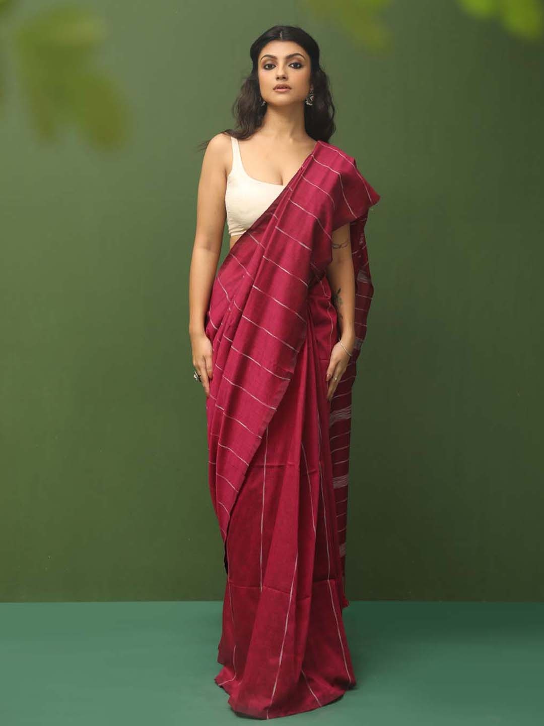 

Indethnic Striped Saree With Blouse Piece, Magenta