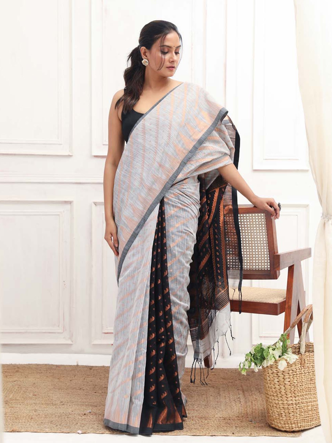 

Indethnic Ethnic Motifs Woven Design Zari Jamdani Saree, Grey