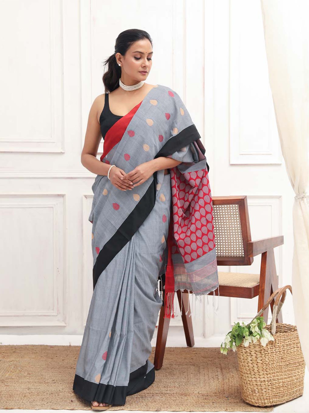 

Indethnic Ethnic Motifs Printed Pure Cotton Jamdani Saree, Grey