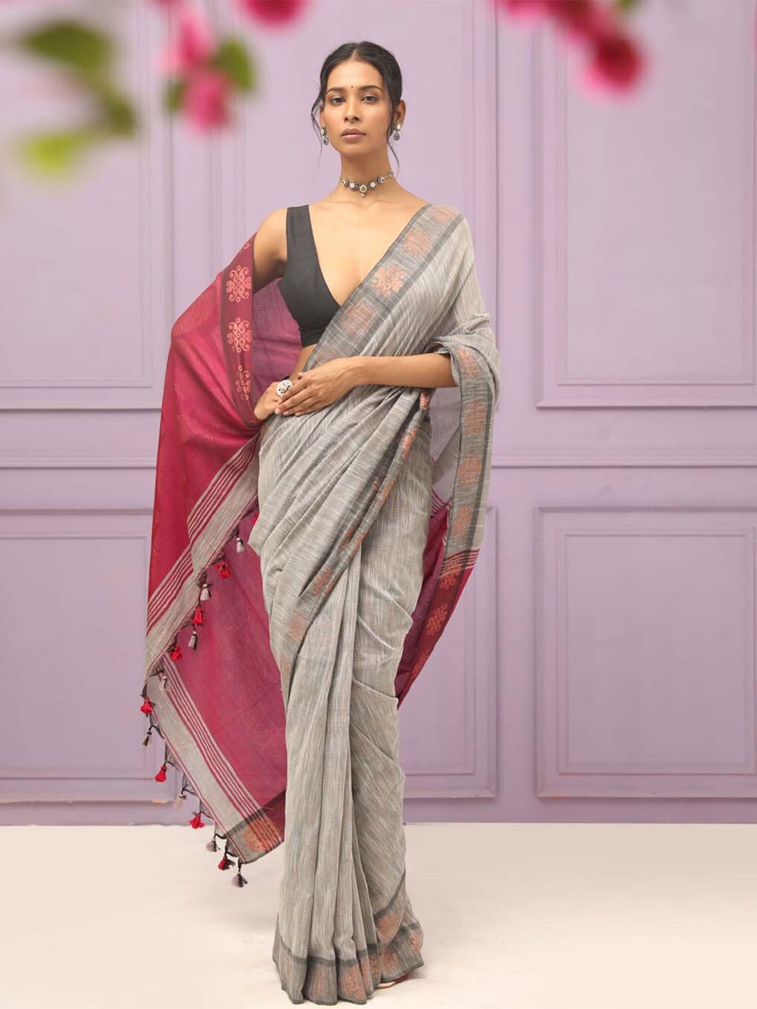 

Indethnic Tasseled Zari Jamdani Saree, Charcoal