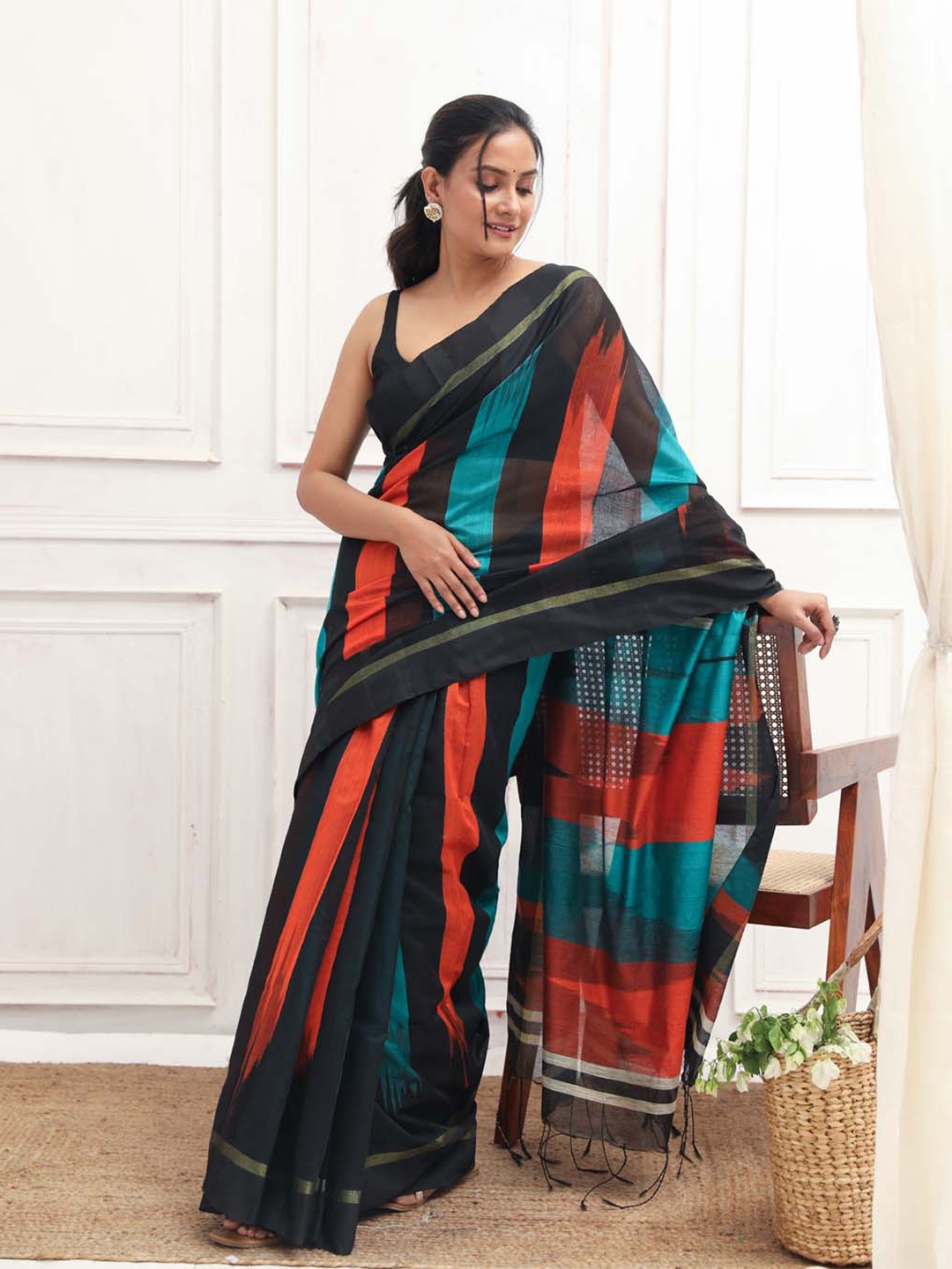 

Indethnic Geometric Printed Saree, Black