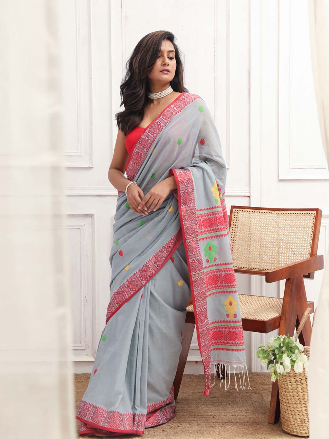 

Indethnic Ethnic Motifs Woven Design Pure Cotton Jamdani Saree, Grey