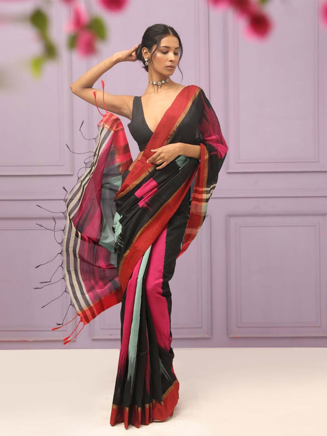 

Indethnic Colourblocked Tasselled Saree, Black