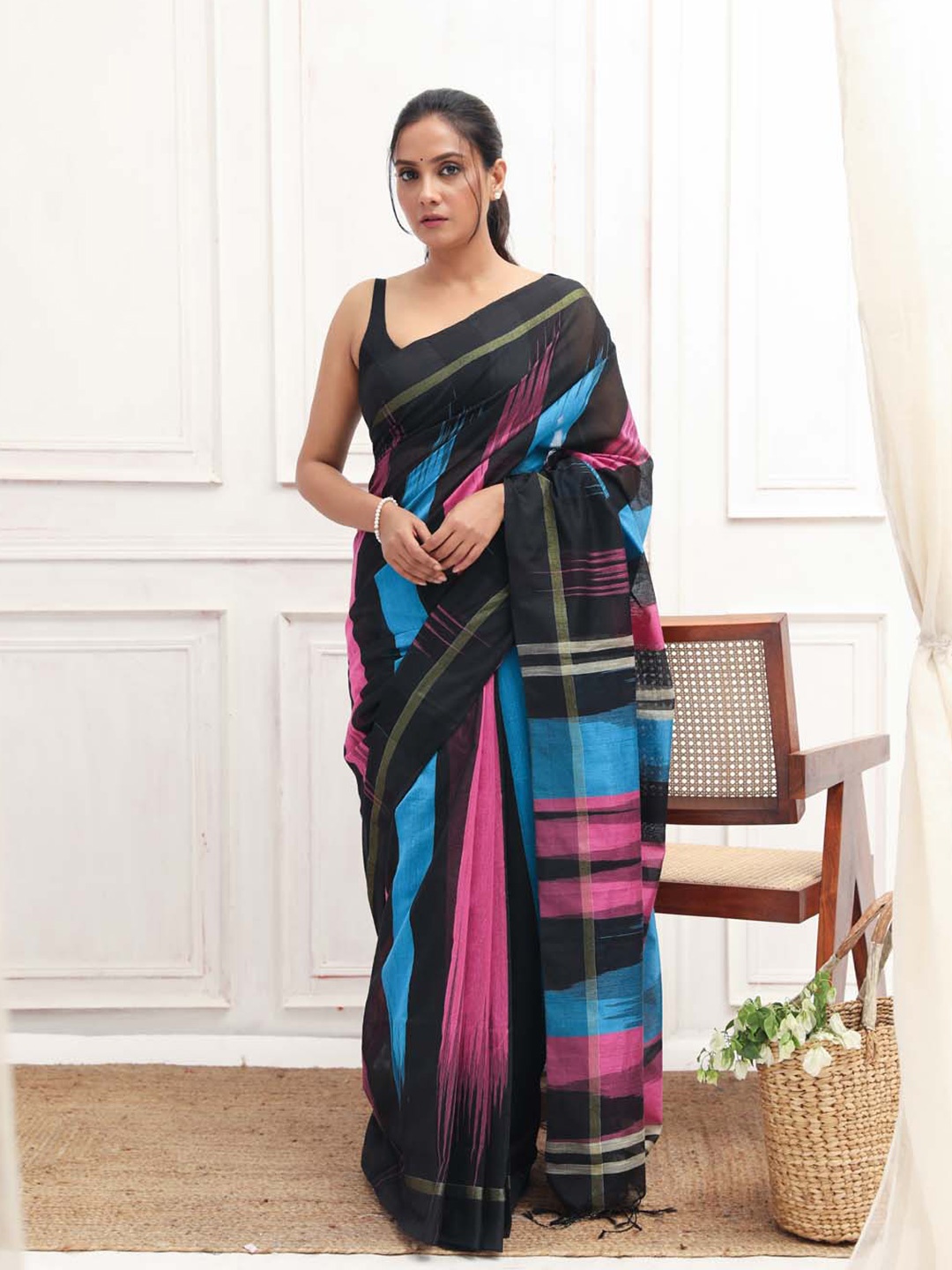 

Indethnic Woven Design Pure Cotton Saree, Black