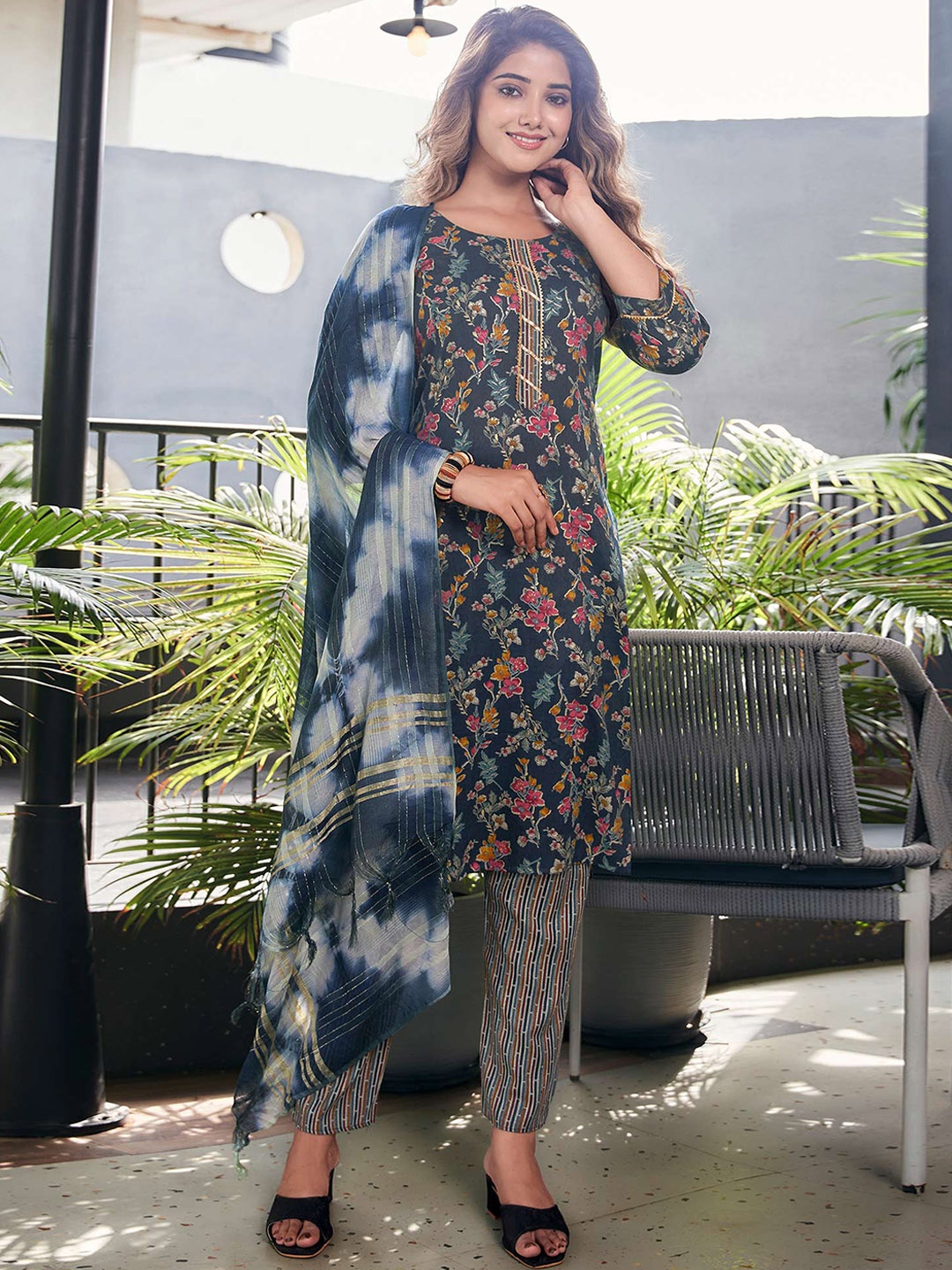 

Peachmode Floral Printed Regular Kurta with Trousers & Dupatta, Blue