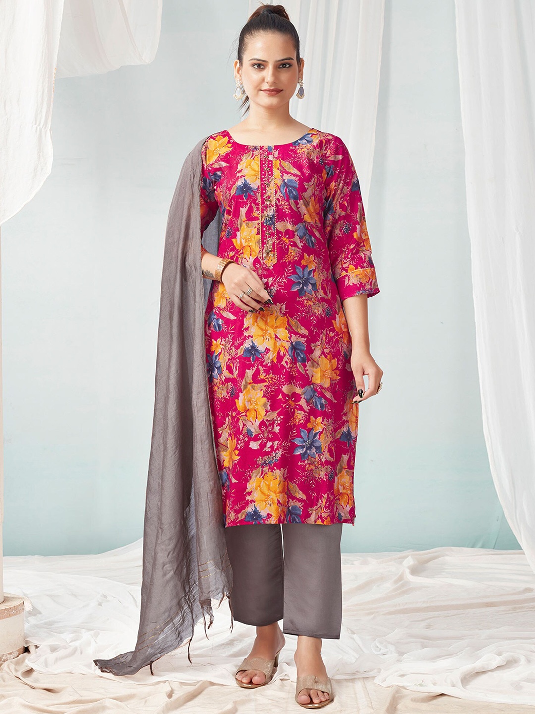 

Peachmode Floral Printed Chanderi Silk Kurta & Trousers With Dupatta, Pink