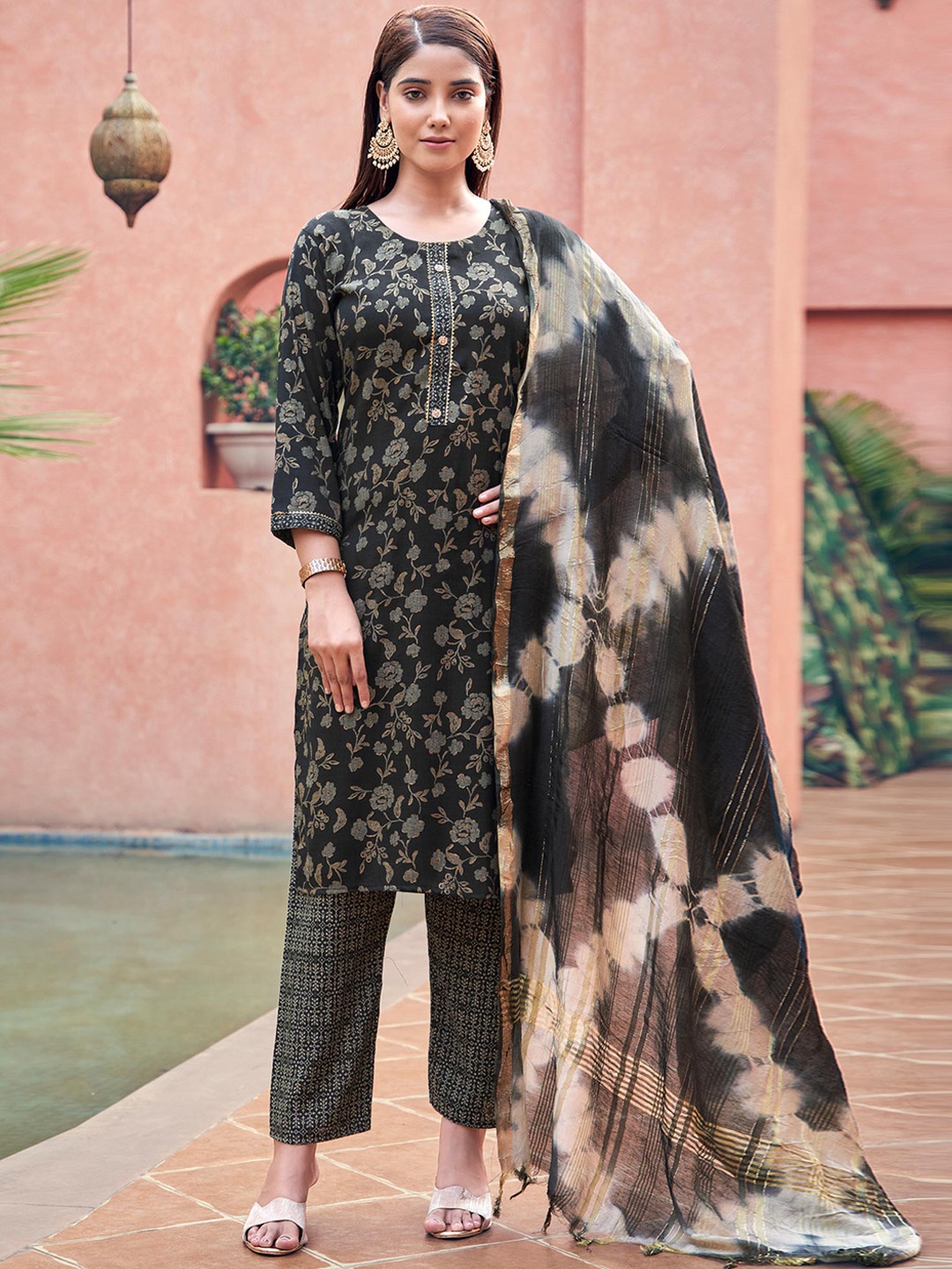 

Peachmode Floral Printed Regular Pure Cotton Kurta With Trousers & Dupatta, Black