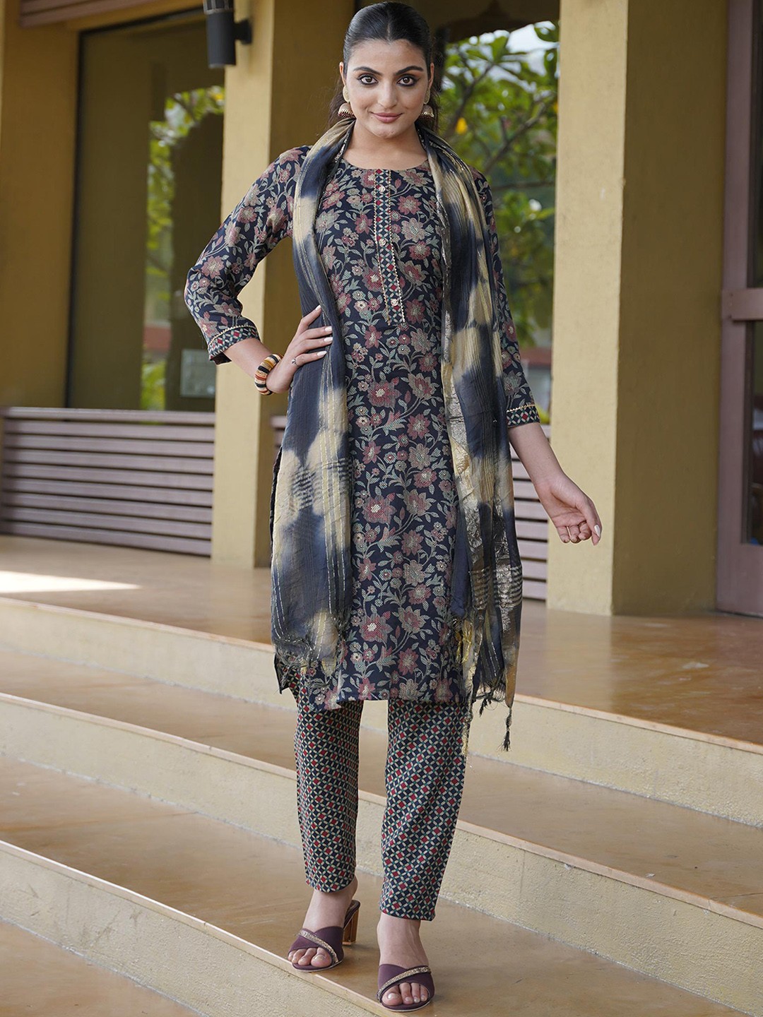 

Peachmode Floral Printed Regular Kurta With Trousers & Dupatta, Blue