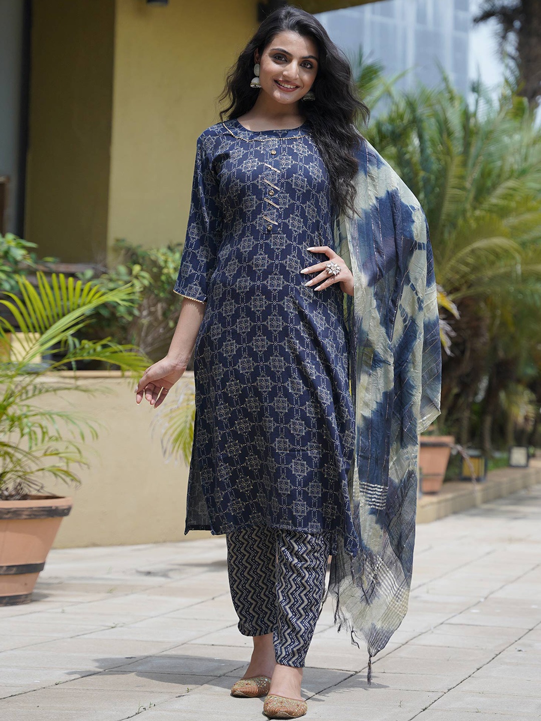 

Peachmode Geometric Printed Gotta Patti Foil Print Straight Kurta With Trousers & Dupatta, Blue