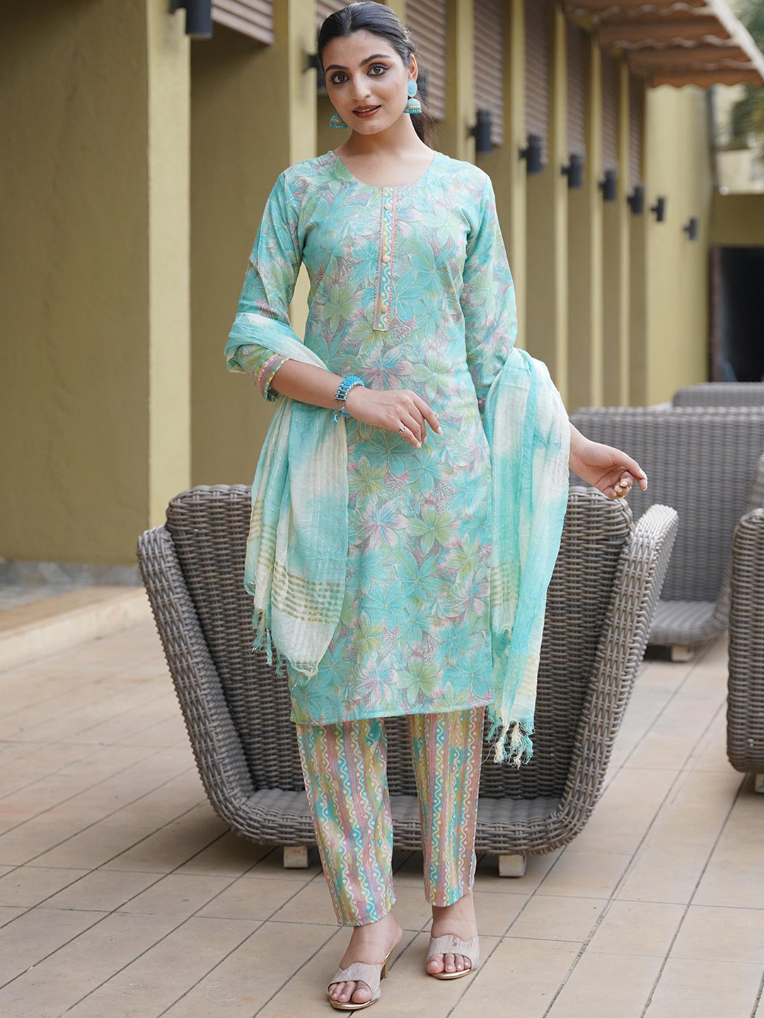 

Peachmode Floral Foil Printed Kurta with Trousers & With Dupatta, Blue