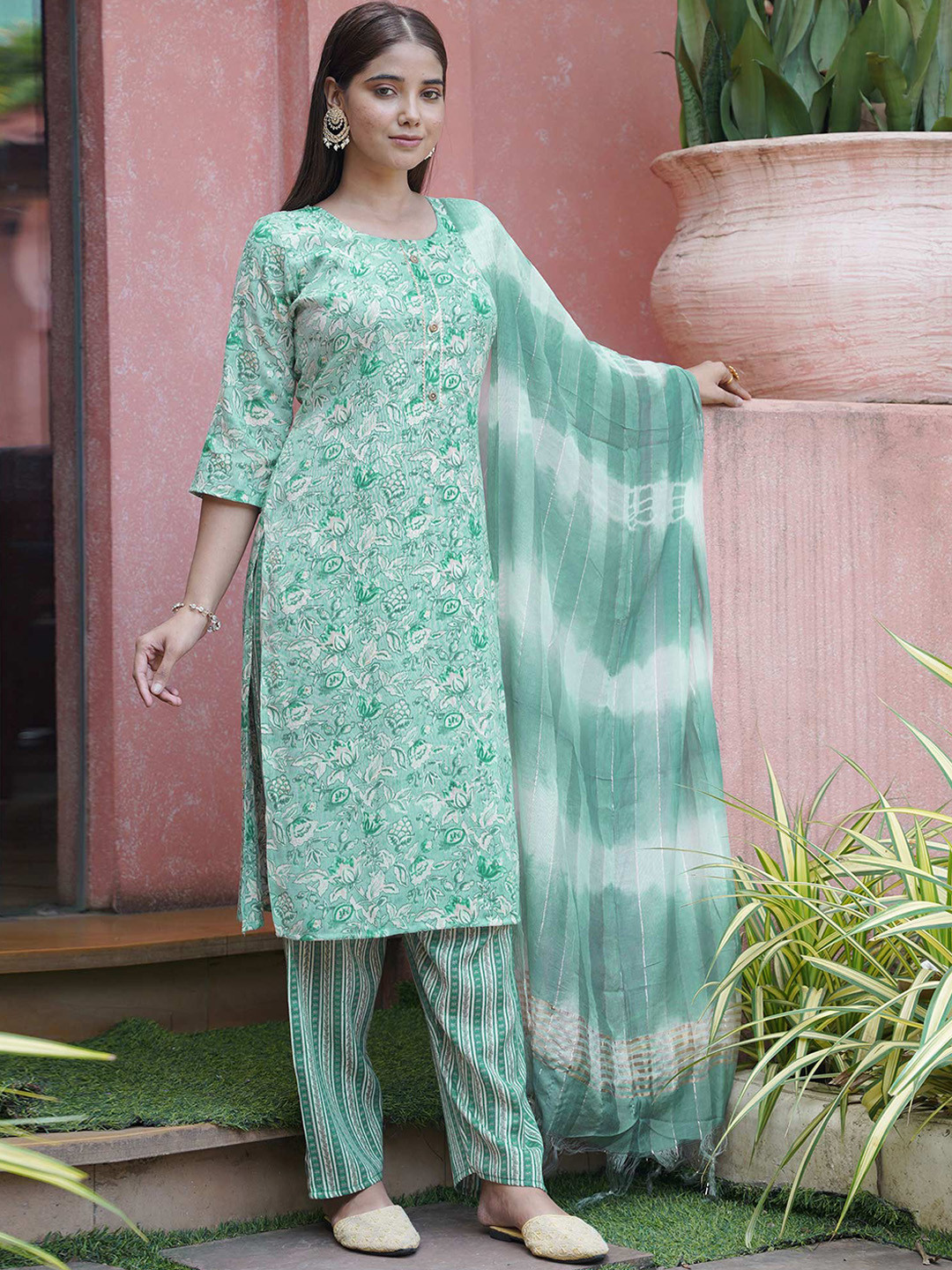 

Peachmode Floral Foil Printed Kurta with Trousers & With Dupatta, Blue