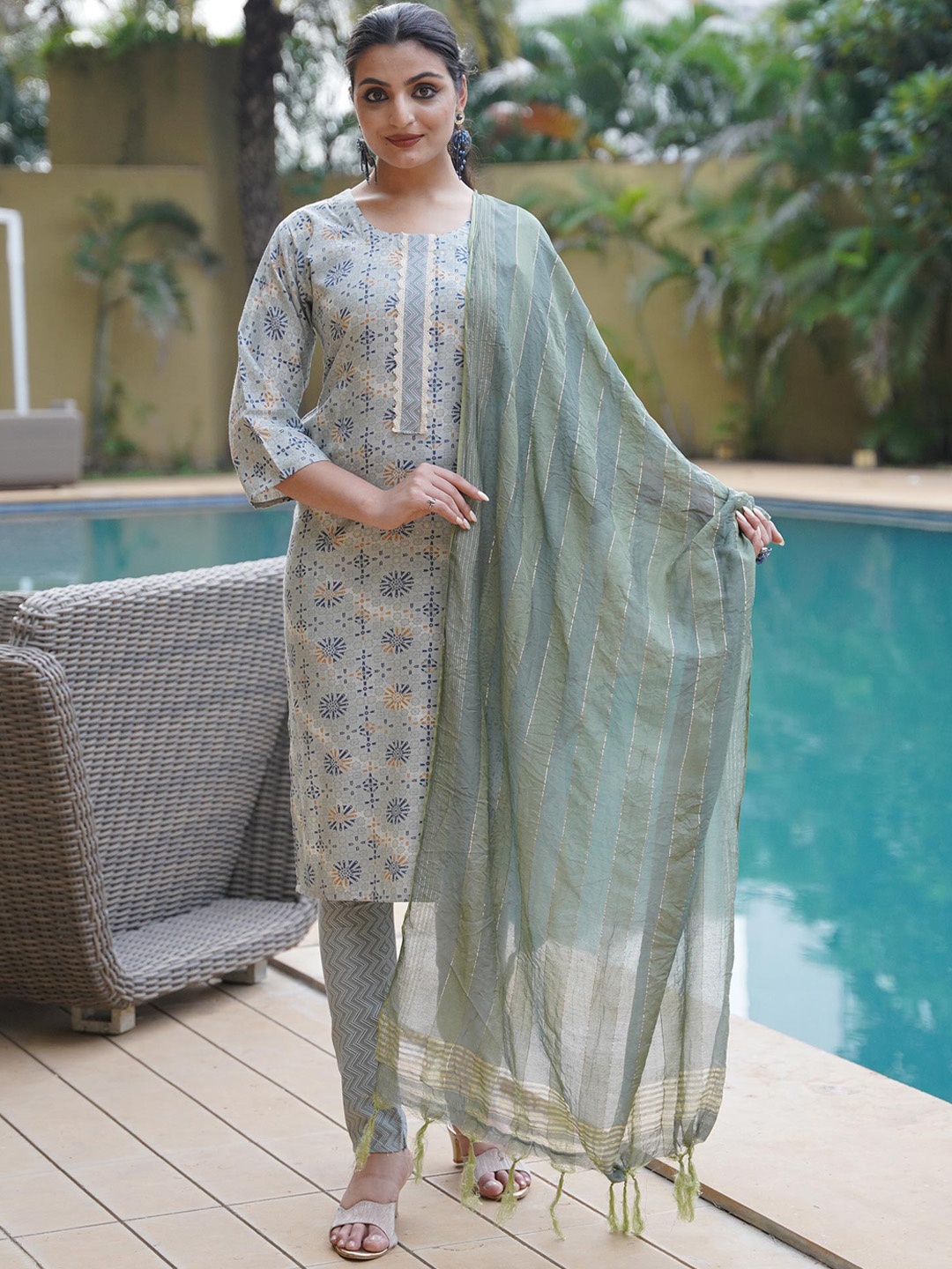 

Peachmode Floral Foil Printed Kurta with Trousers & With Dupatta, Grey