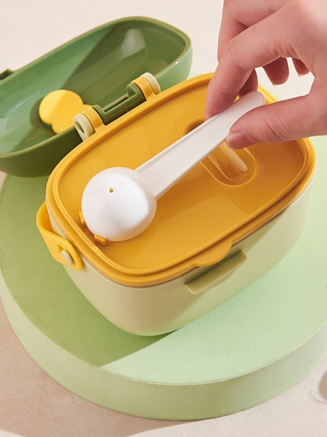 

GUCHIGU BPA Free Dispenser Box With Spoon, Green