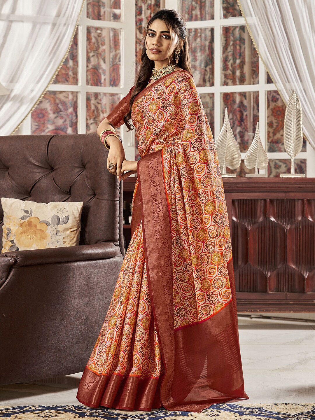 

Satrani Cream-Coloured Ethnic Motif Printed Zari Sungudi Saree