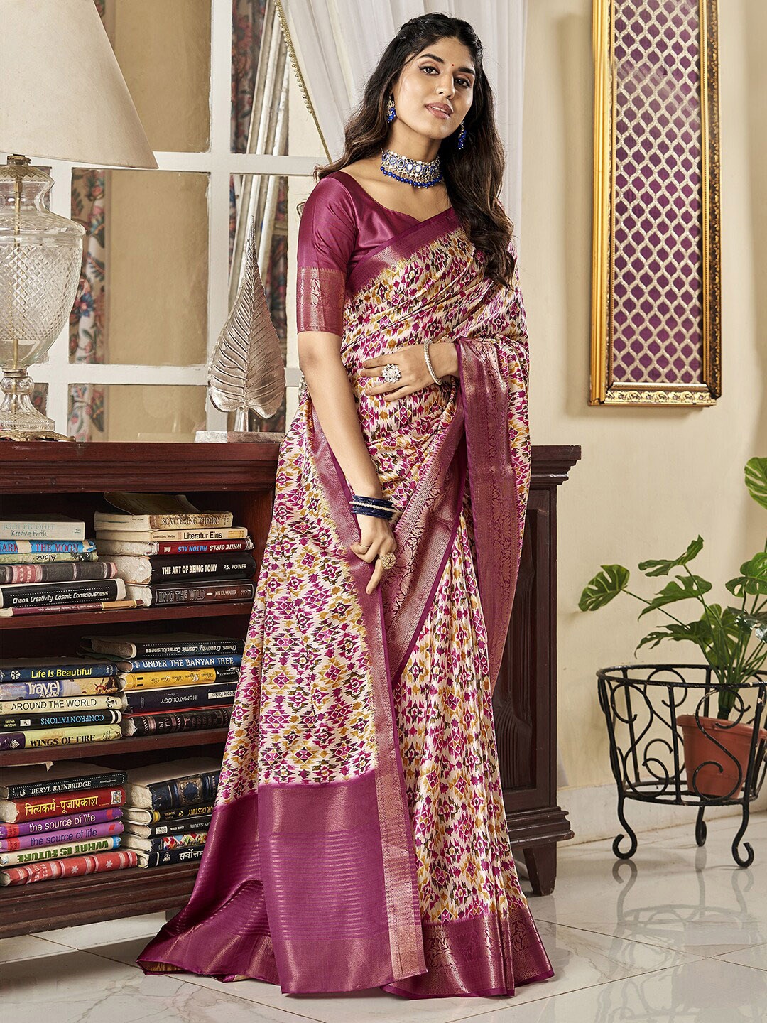 

Satrani Cream-Coloured Ethnic Motif Printed Zari Sungudi Saree