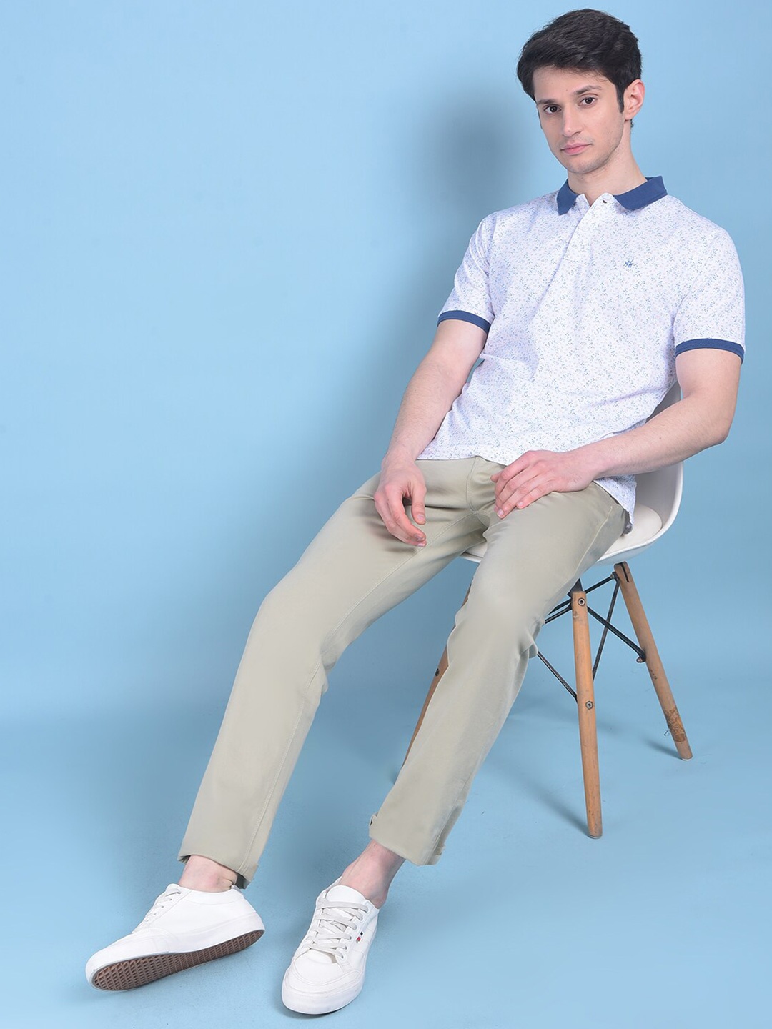 

Crimsoune Club Floral Printed Polo Collar Slim Fit T-shirt, White